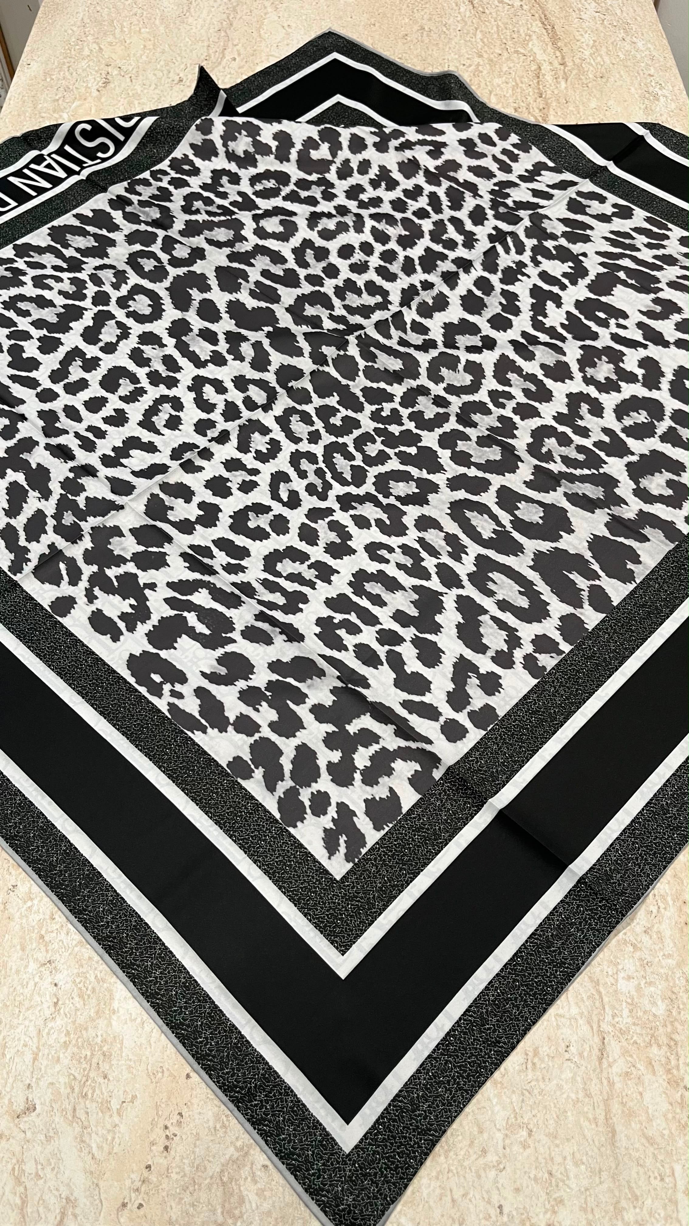 İthal Çift Taraflı Twill  Eşarp Leopar
