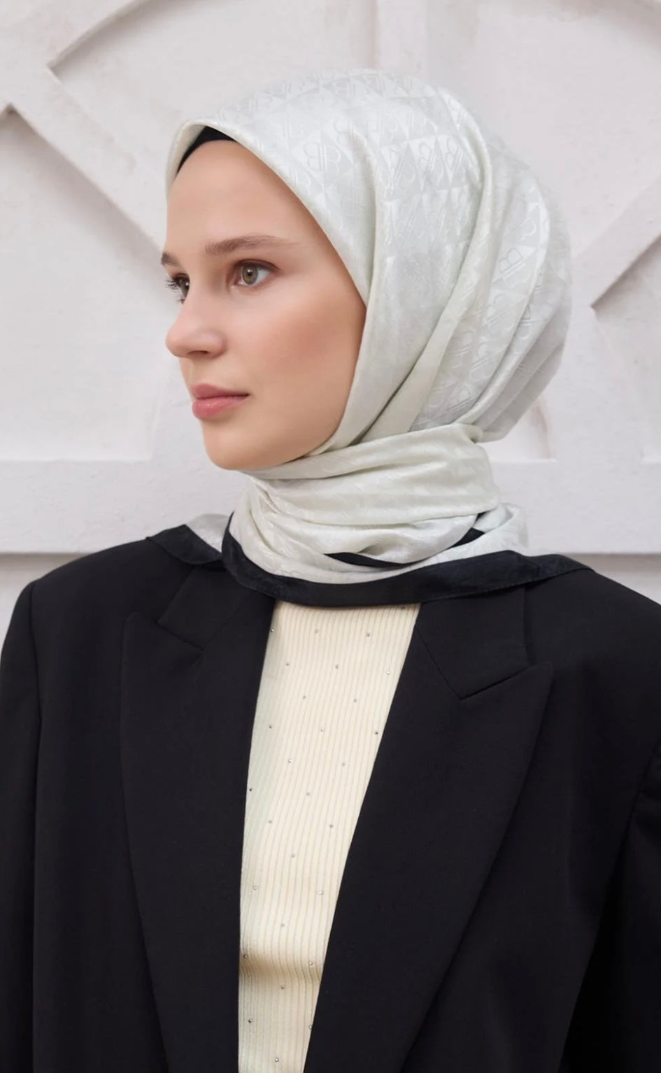 Monogram Eşarp Beyaz