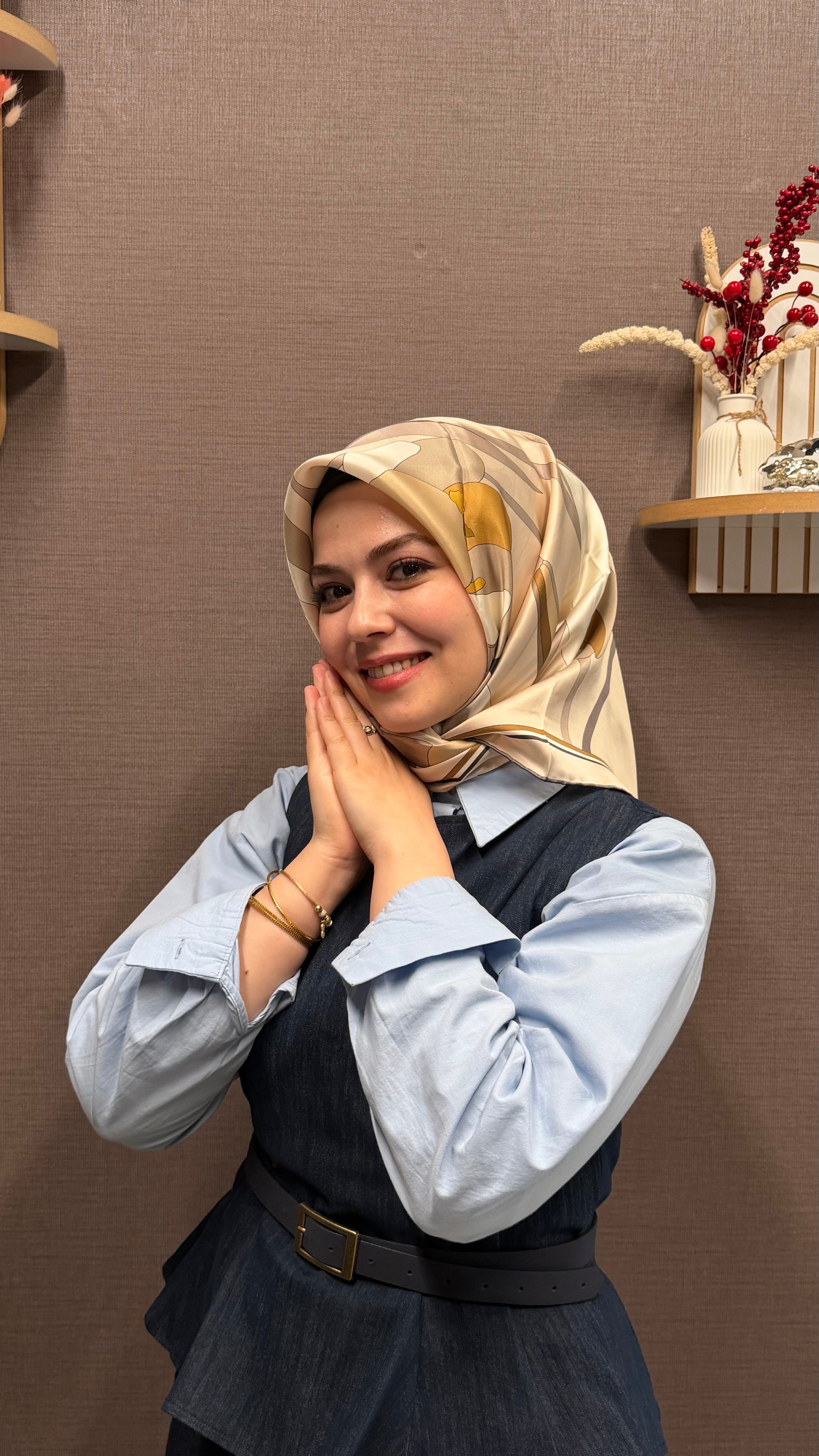 Armine Nostalji Saf İpek Eşarp Bej