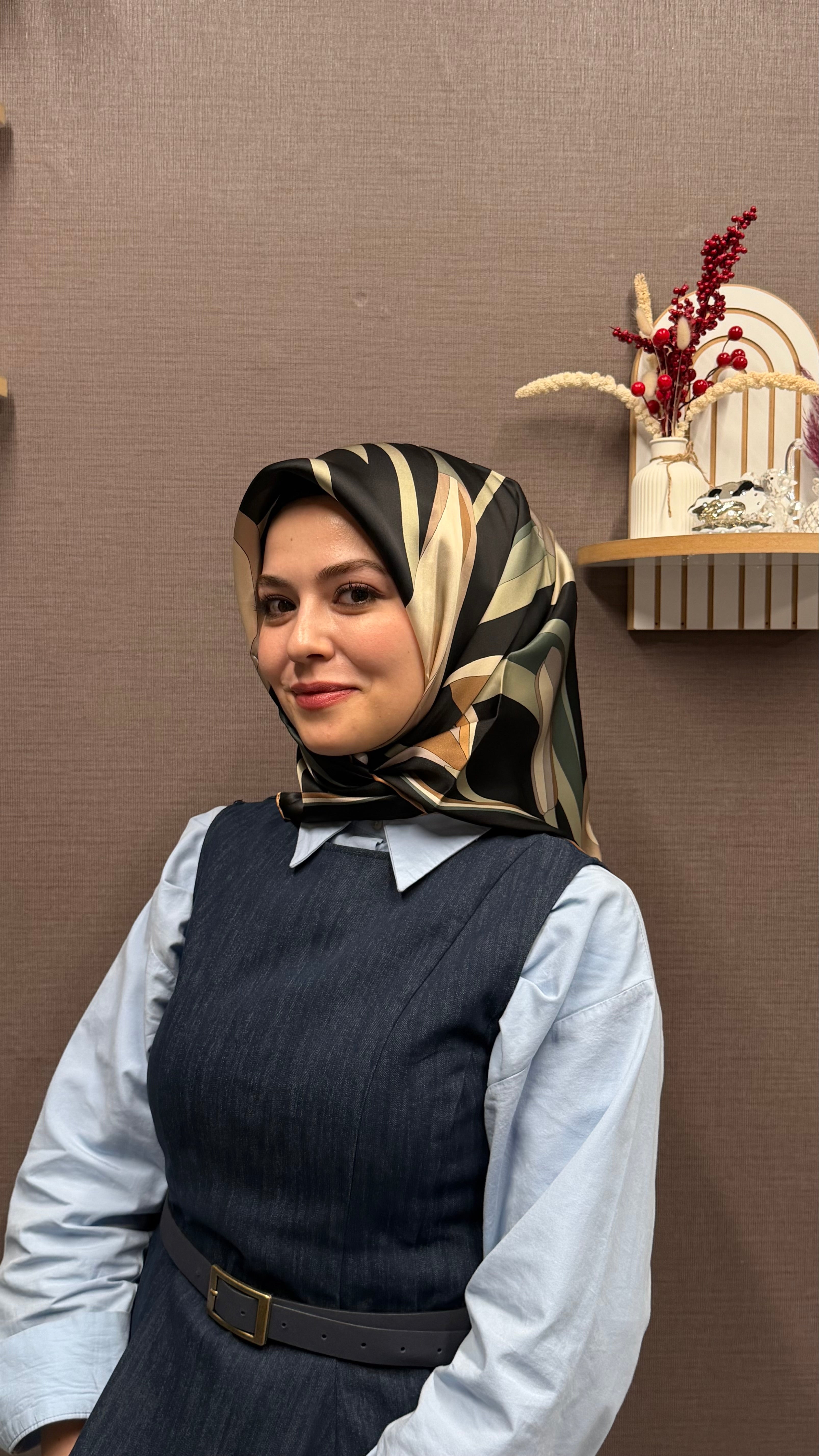 Armine Nostalji Sura İpek Eşarp Siyah Lale