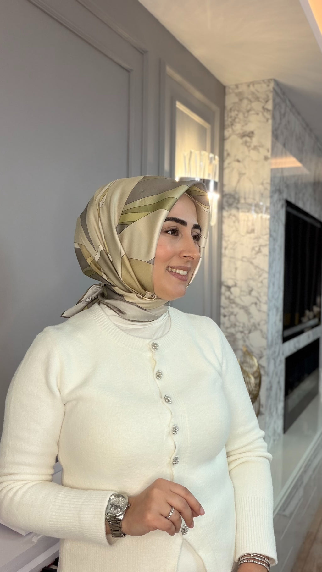 Kübra Büyükduman Seçimi İpek Eşarp Bej Yeşil