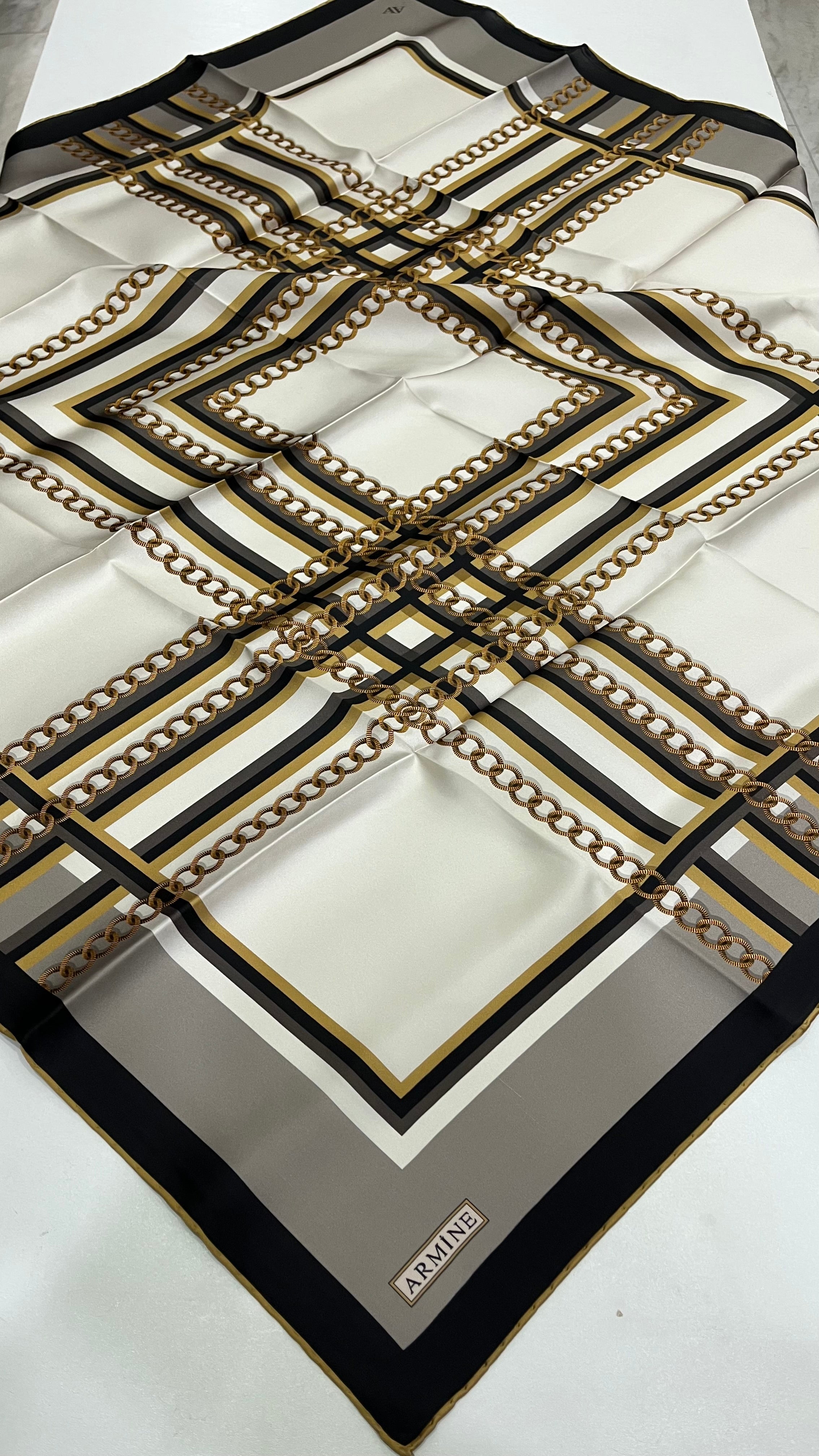 Armine Nostalji Saf İpek Eşarp Zincir Siyah Ekru