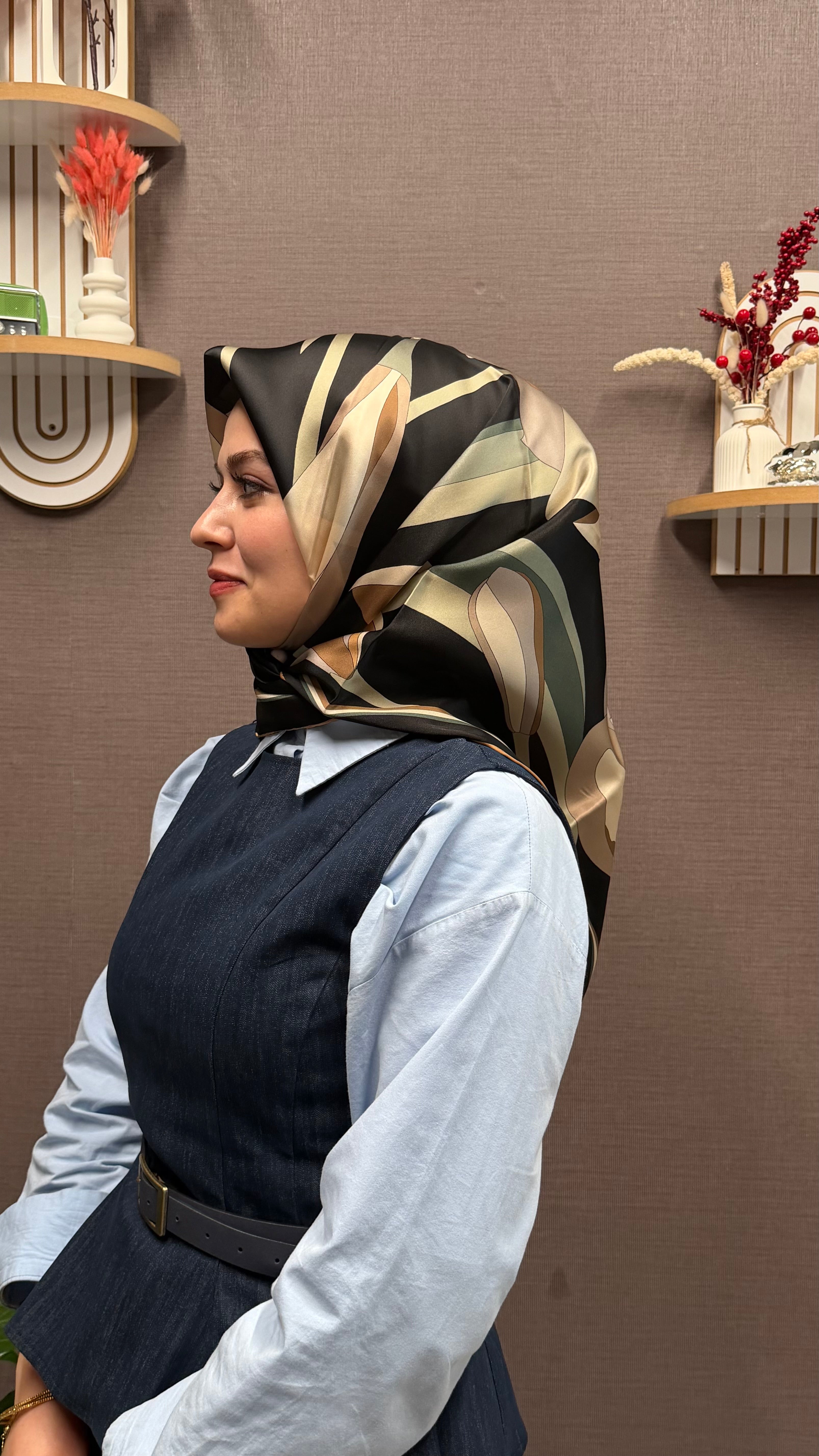 Armine Nostalji Sura İpek Eşarp Siyah Lale