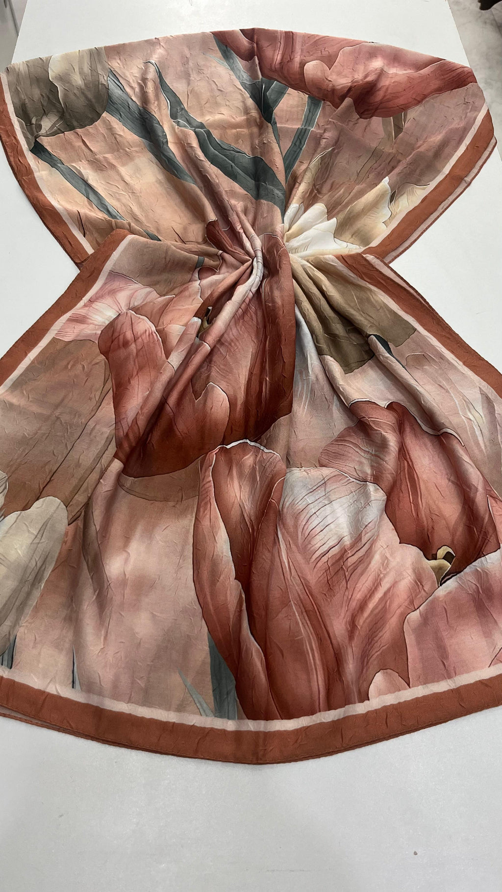 Lale Desenli Kraş Şal