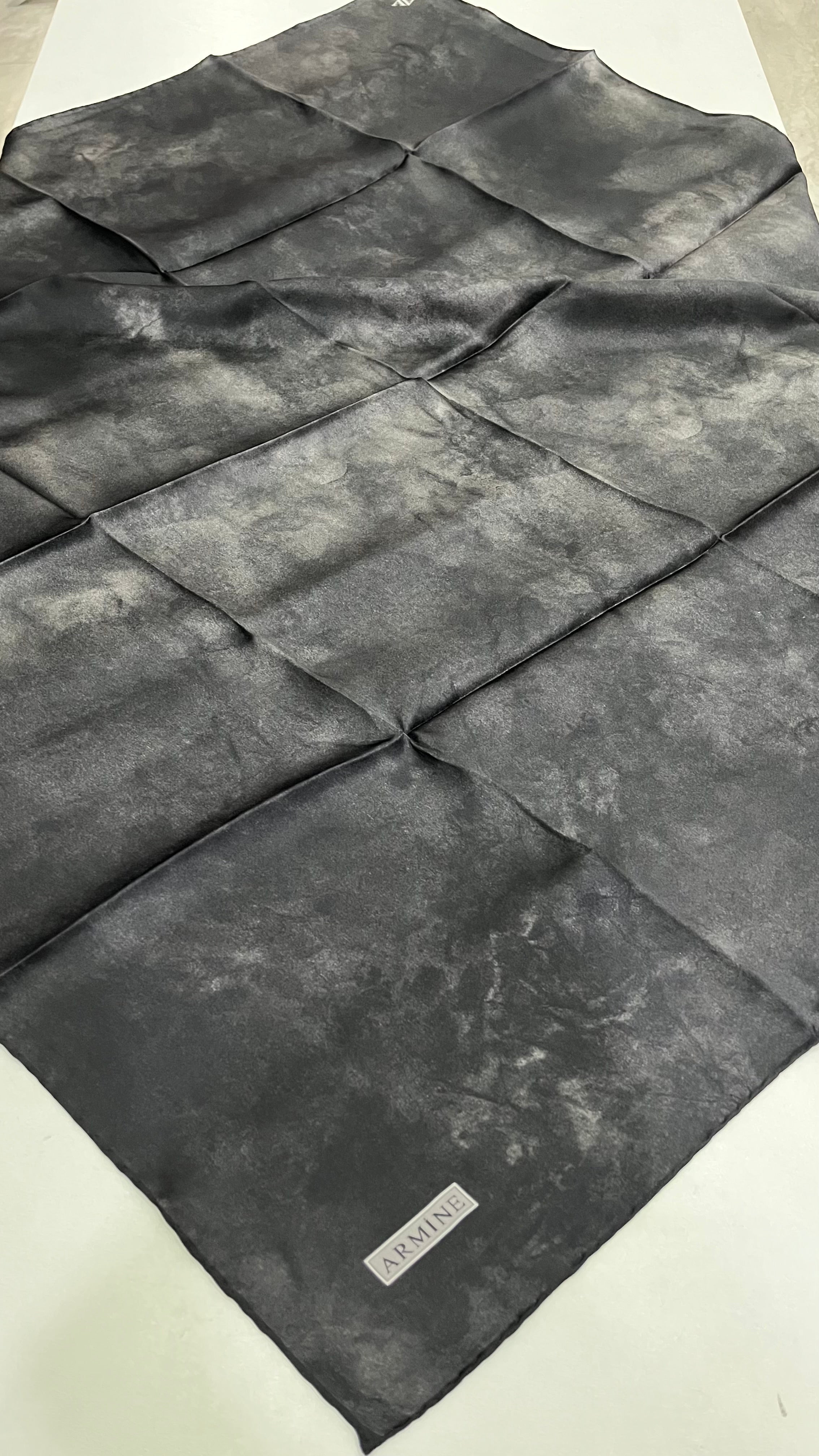 Armine Nostalji Saf İpek Eşarp Bulut Siyah