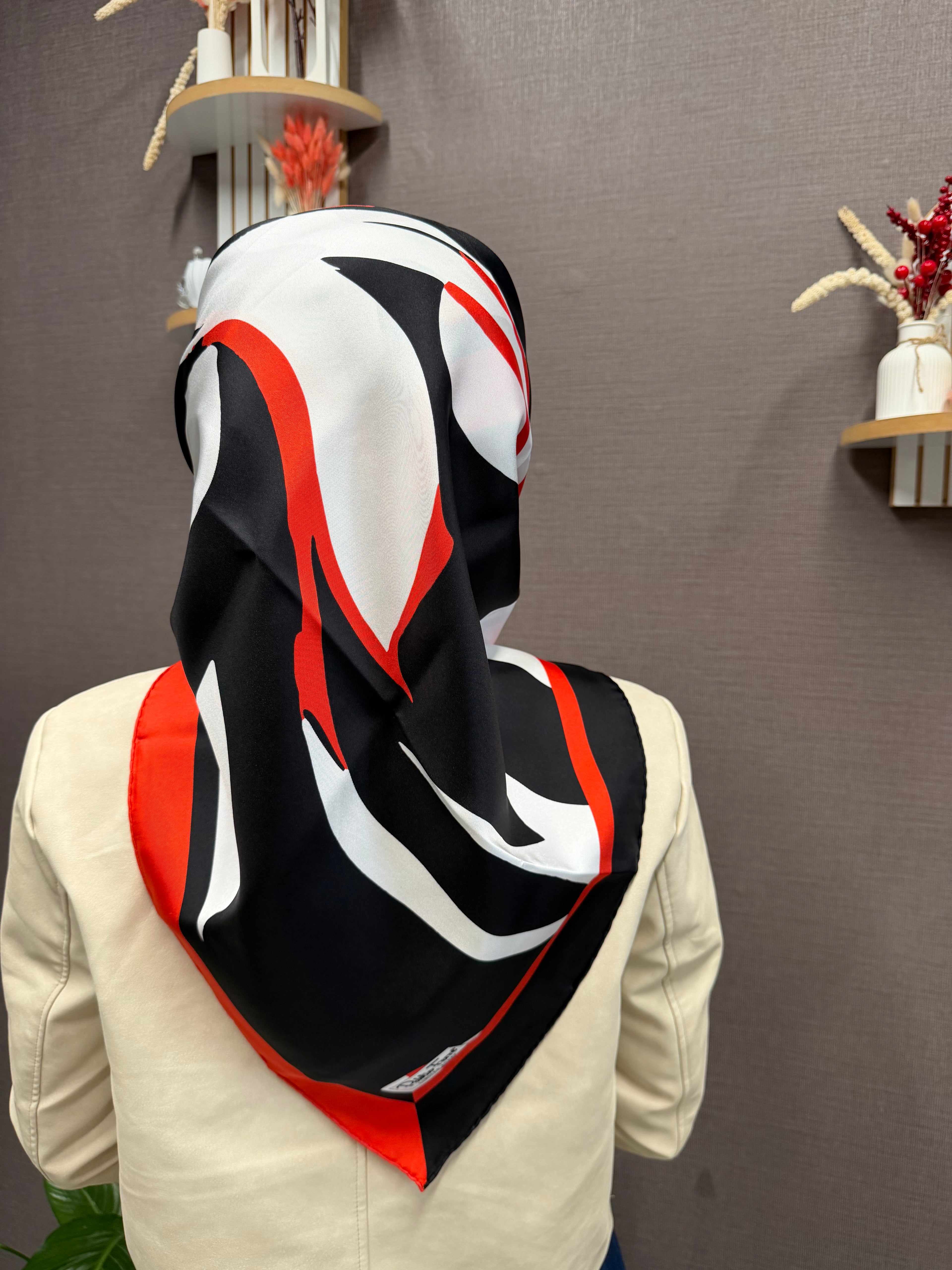 Pablio Ferre'27 Kış Twill İpek Gölge Desen Siyah Kırmızı