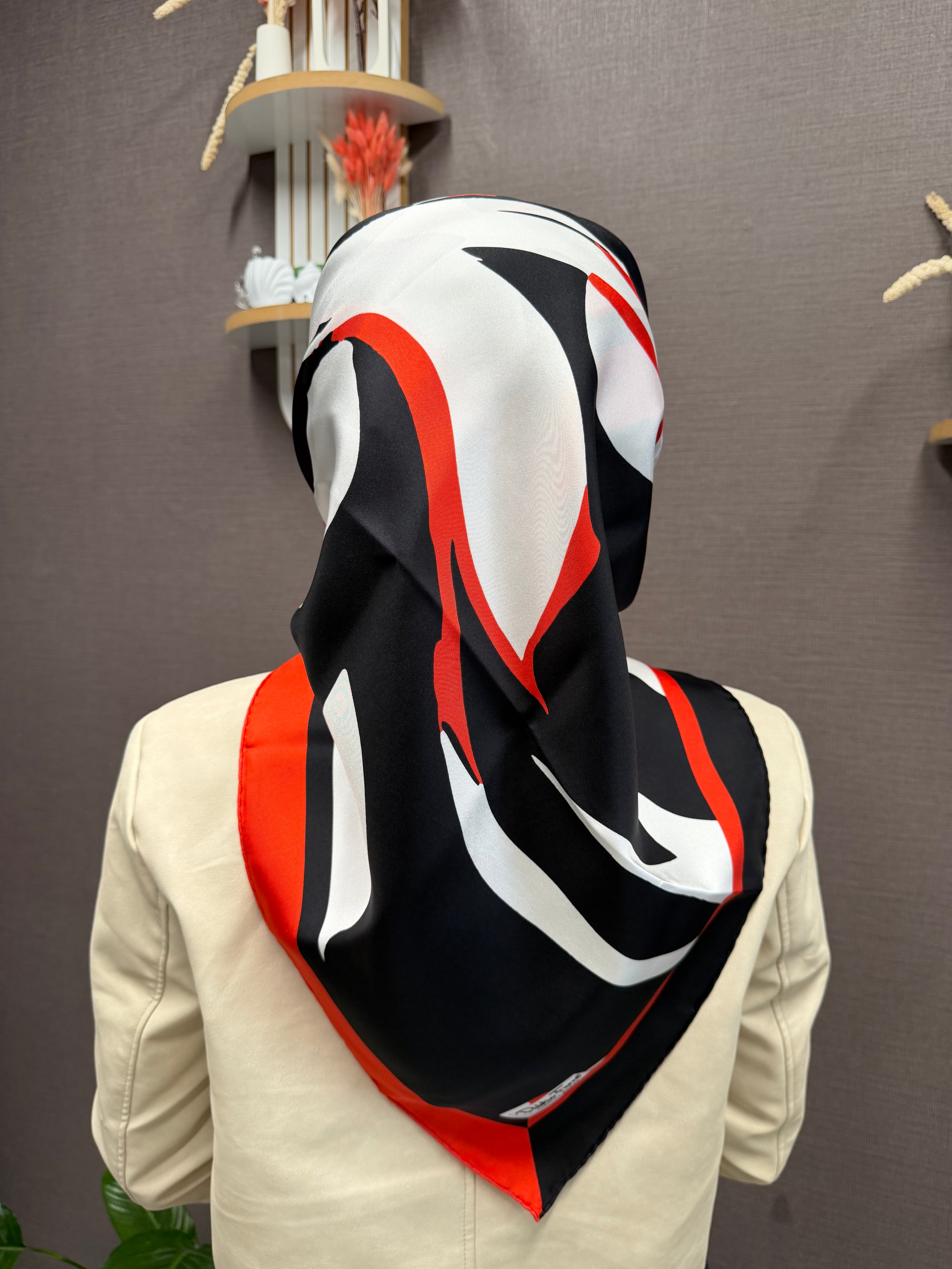 Pablio Ferre'27 Kış Twill İpek Gölge Desen Siyah Kırmızı