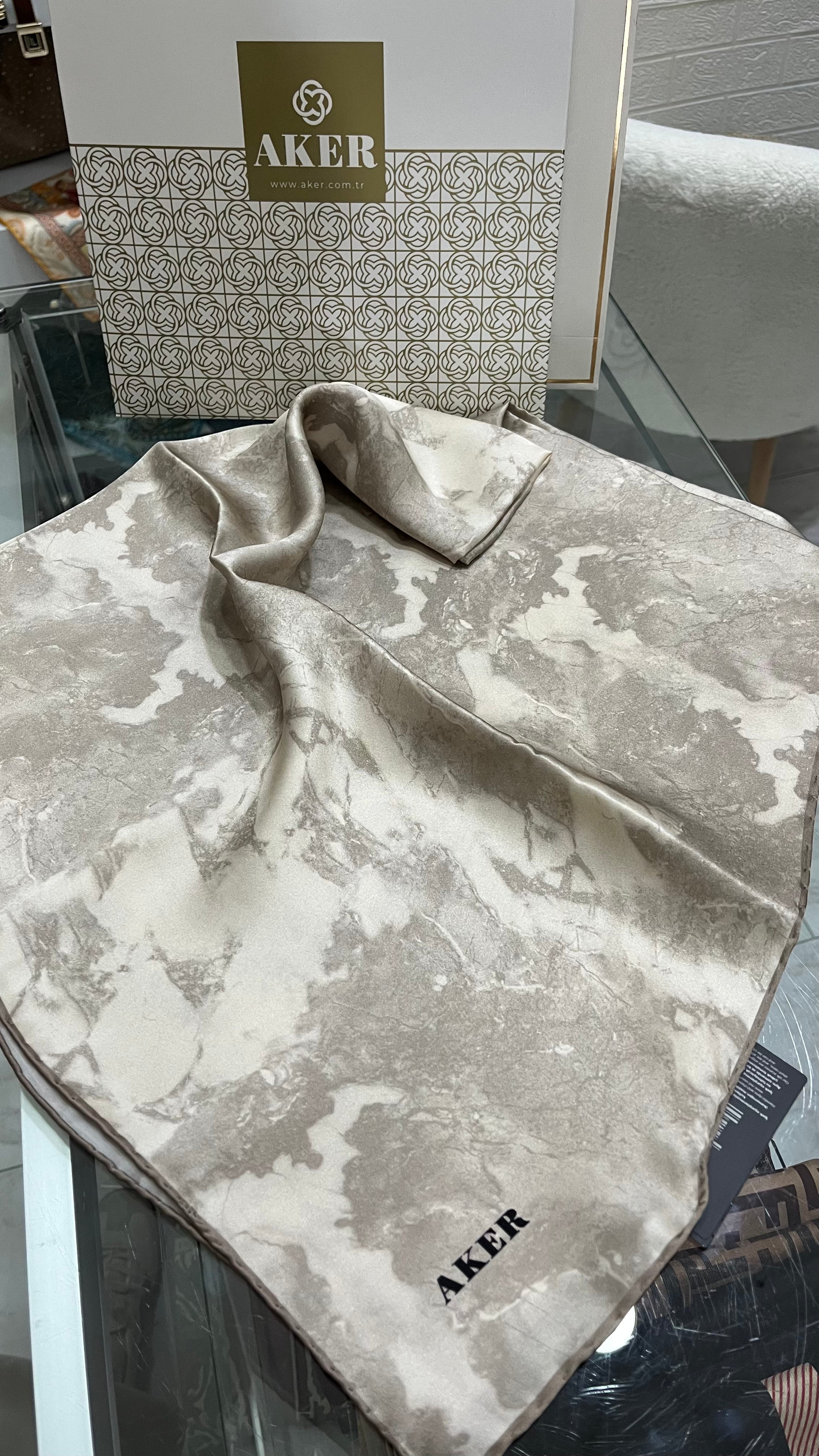 Aker Sura İpek Eşarp Bulut Desen Bej