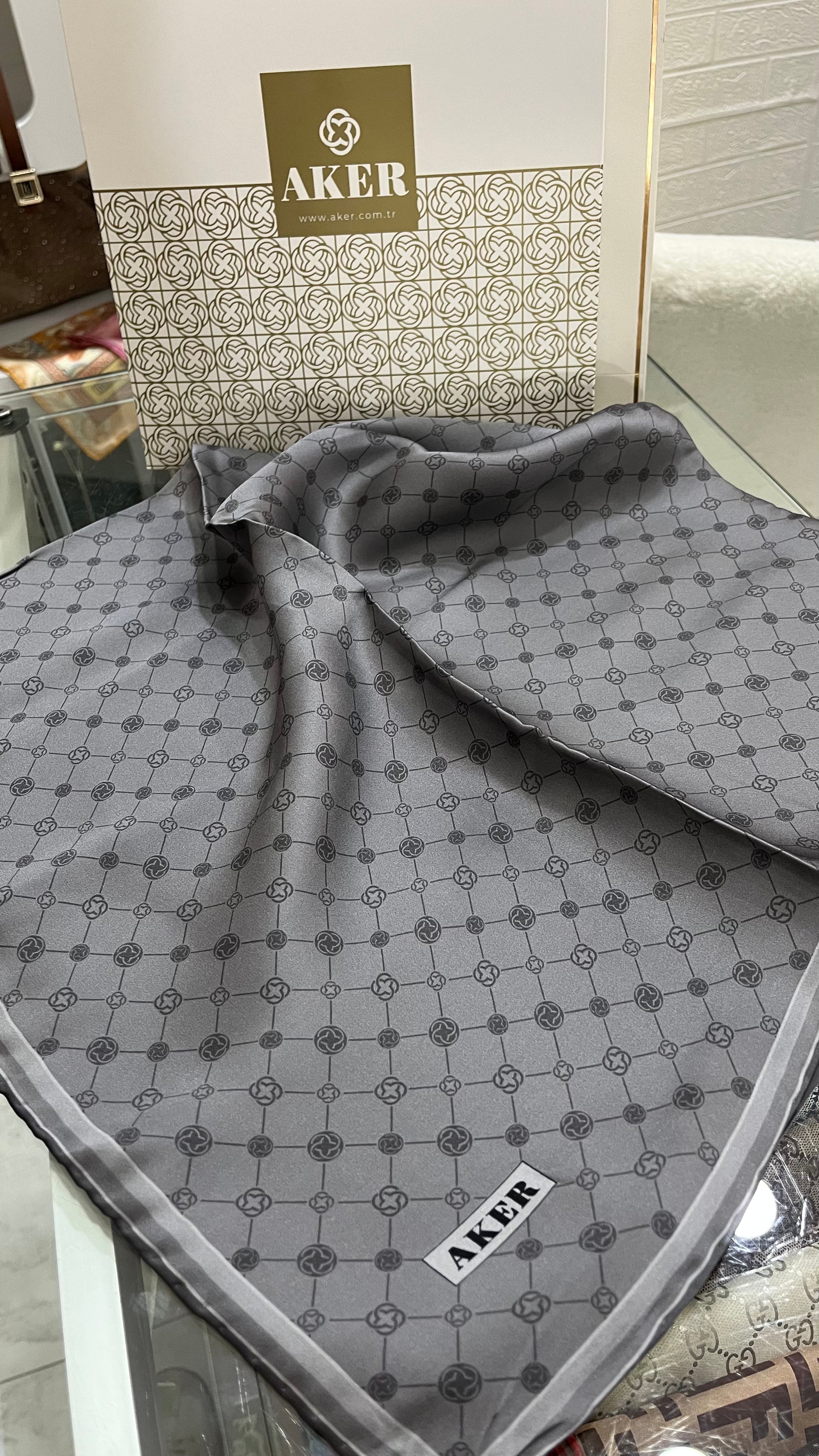 Aker Sura İpek Eşarp Monogram Gümüş