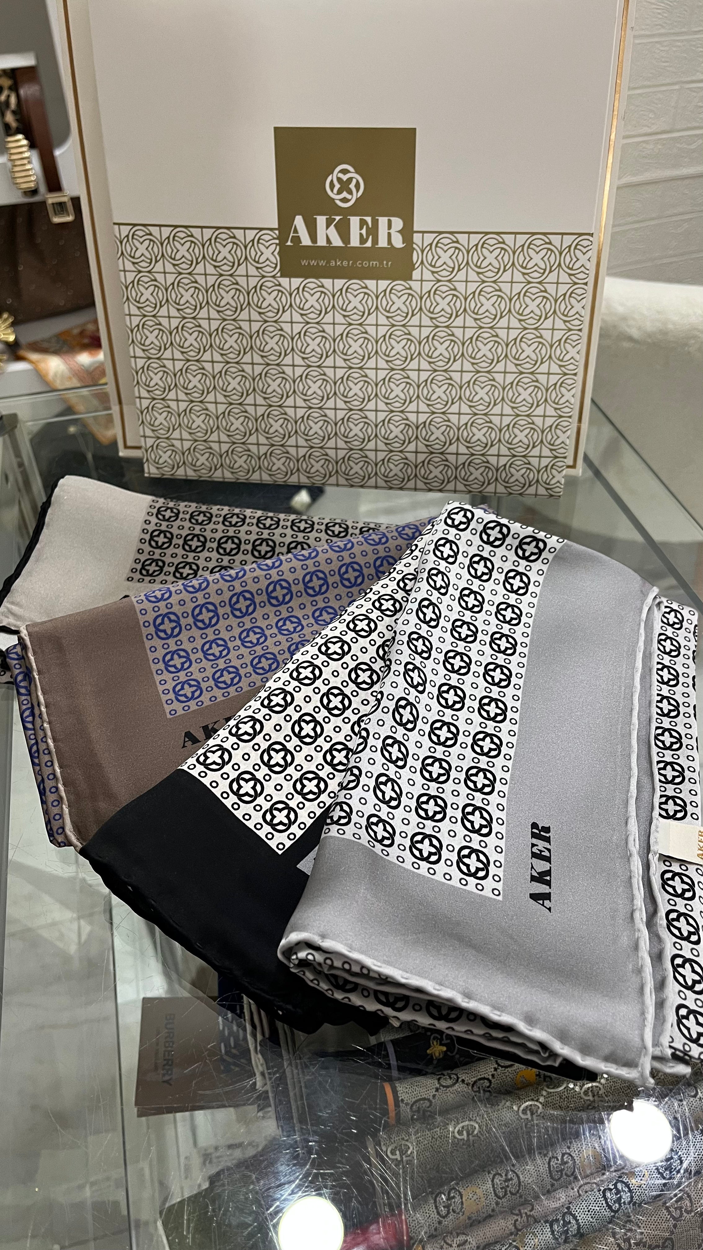 Aker Sura İpek Eşarp Monogram Gümüş