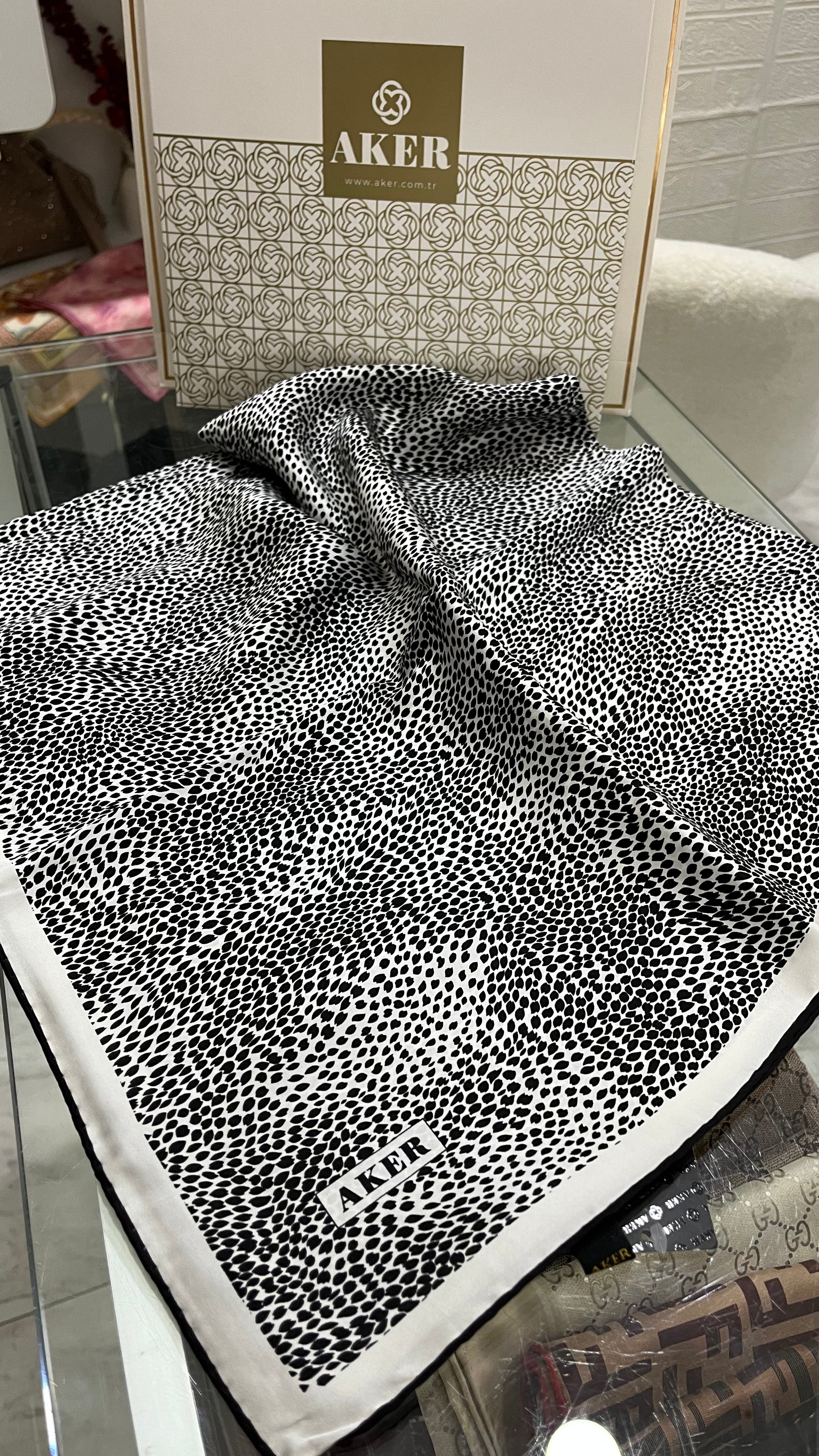 Aker Sura İpek Eşarp Leopar Siyah Beyaz