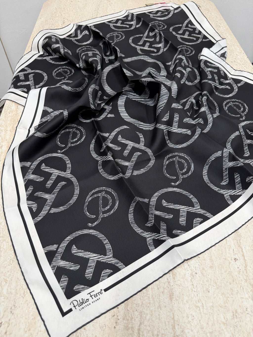 Pablio Ferre'27 Kış Twill İpek Logo Desen Siyah