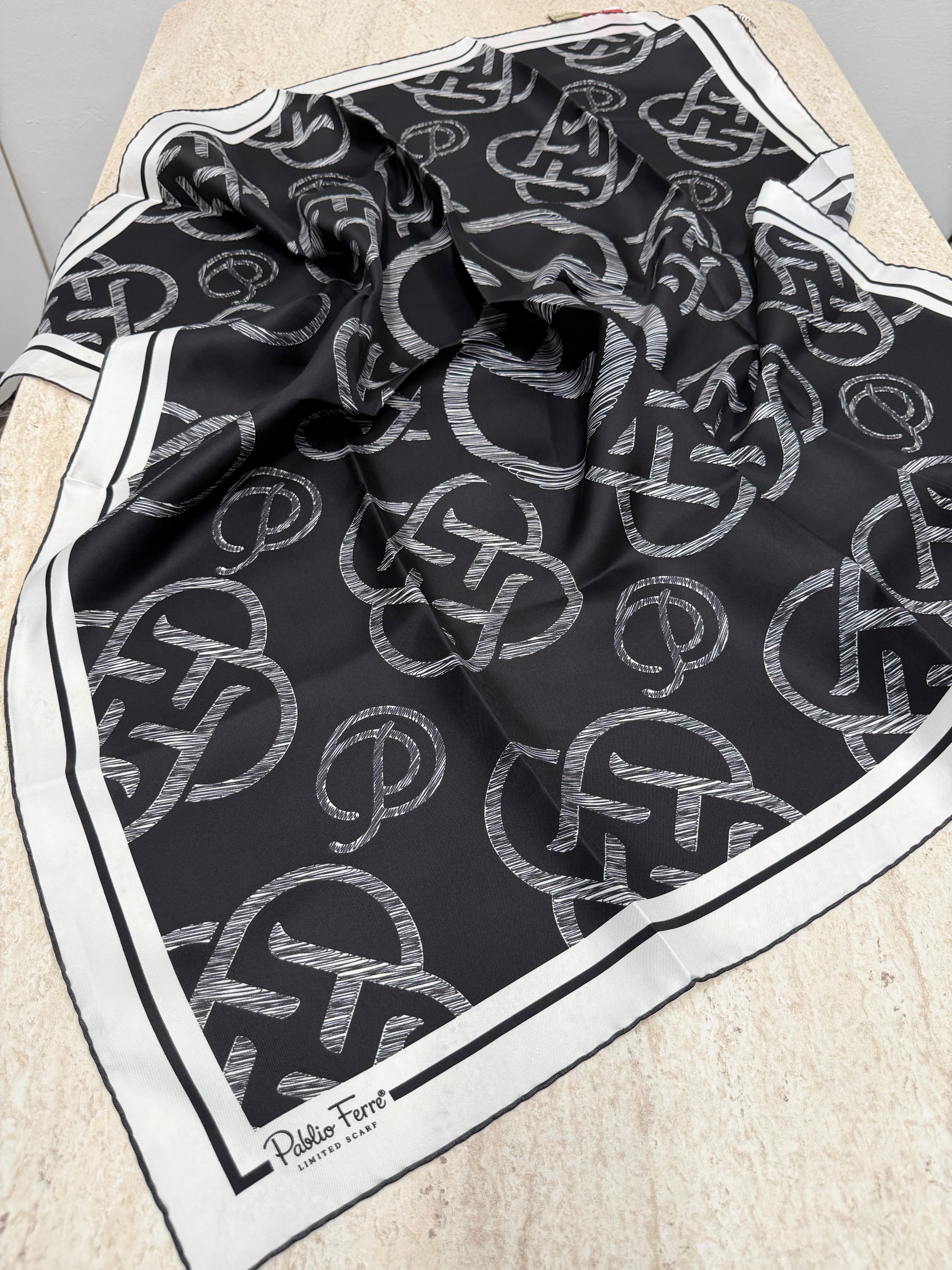 Pablio Ferre'27 Kış Twill İpek Logo Desen Siyah