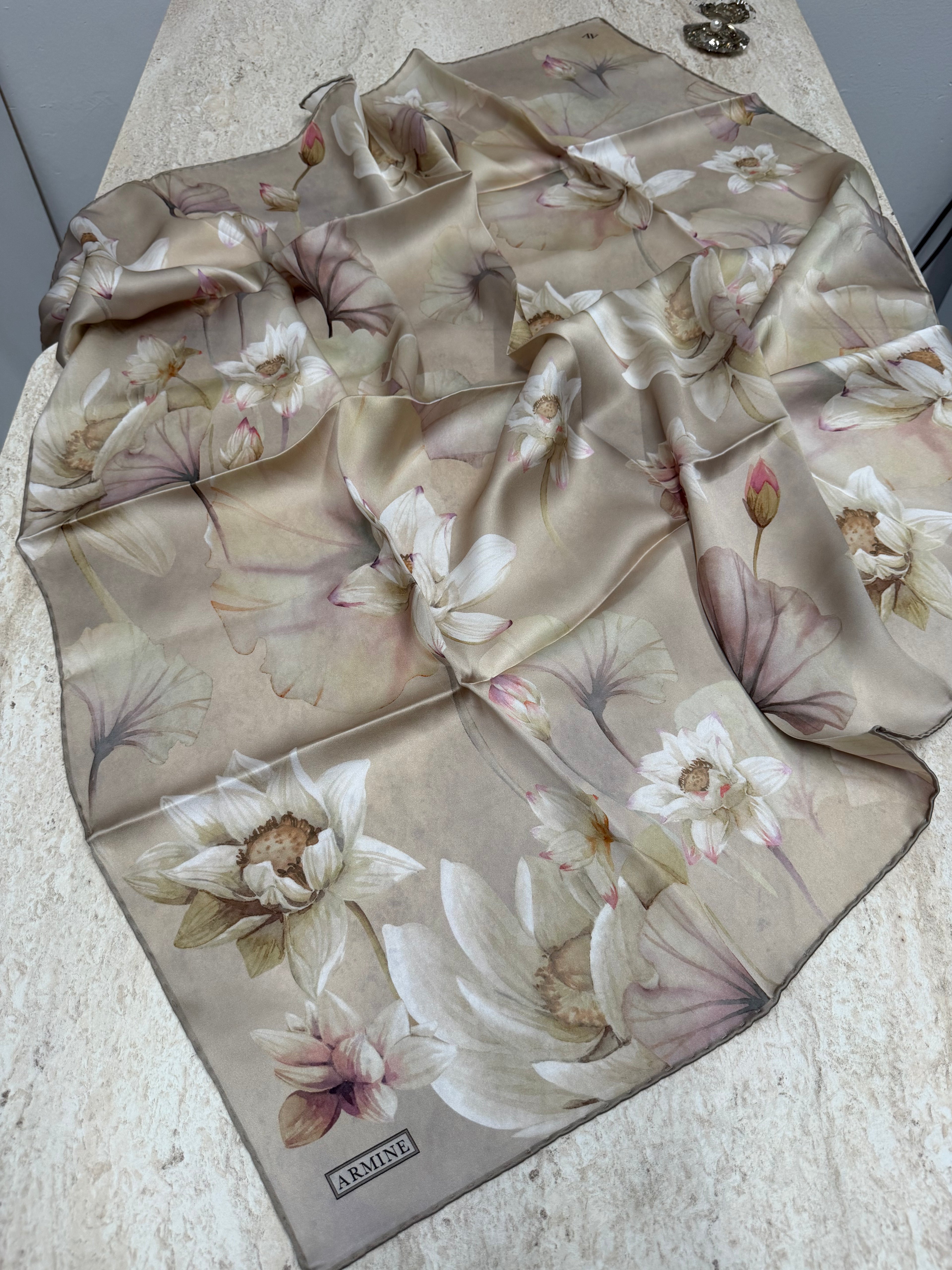 Armine Nostalji Sura İpek Nilüfer Gold