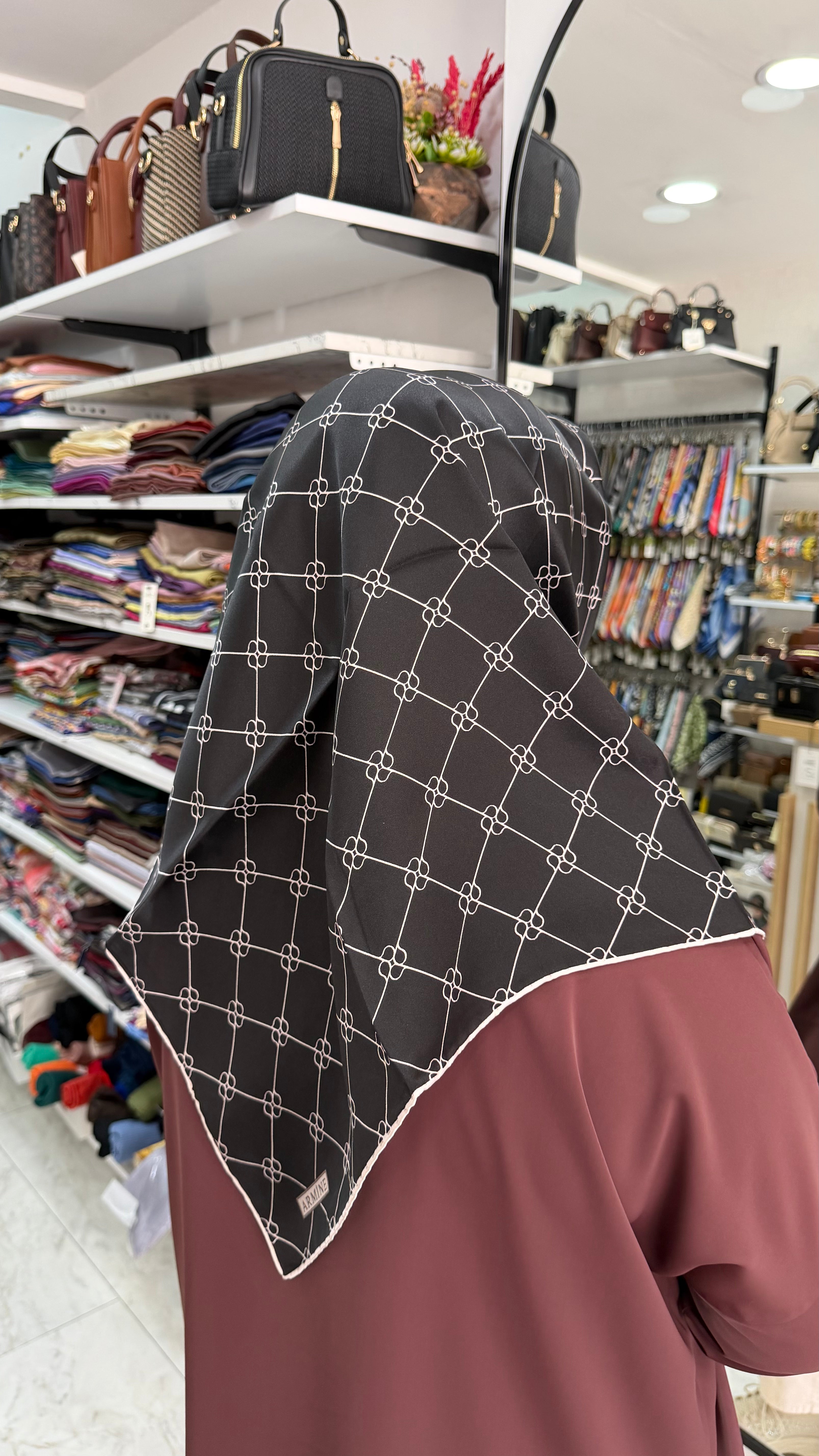 Armine Nostalji Saf İpek Eşarp Siyah Gümüş