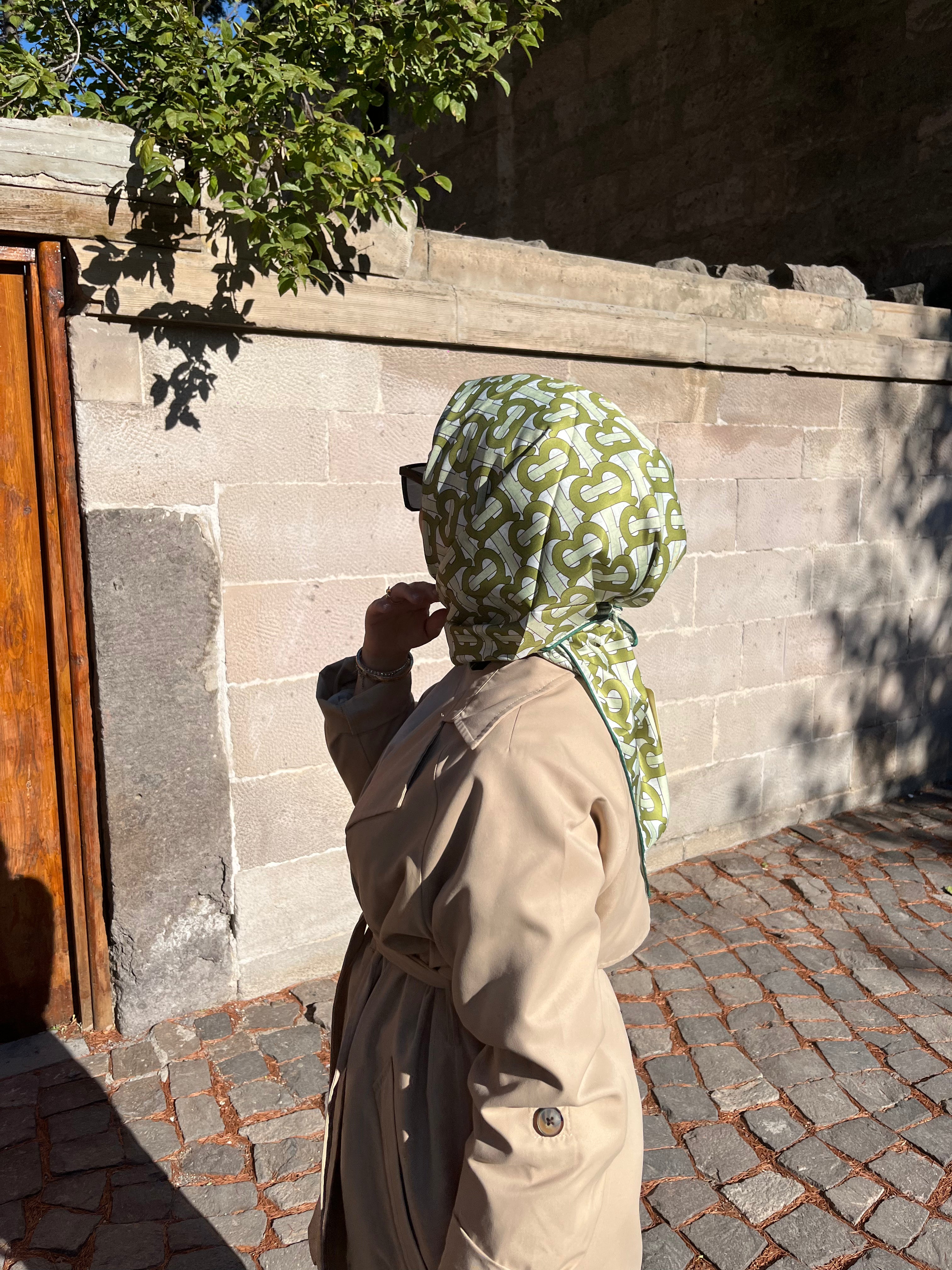 İthal Çift Taraflı Twill İpek Eşarp