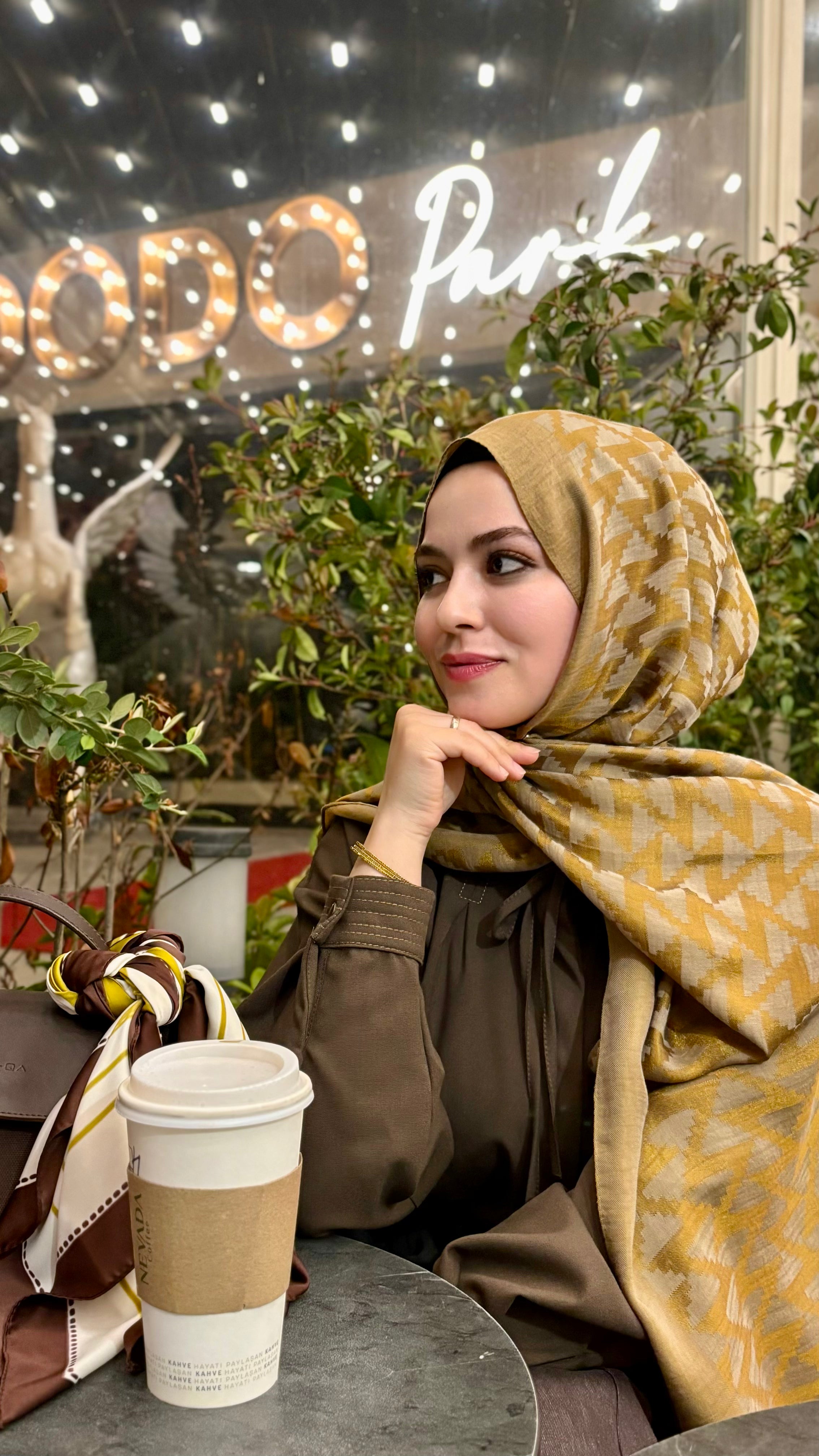Karmen Desen Noura Şal Bal Köpüğü
