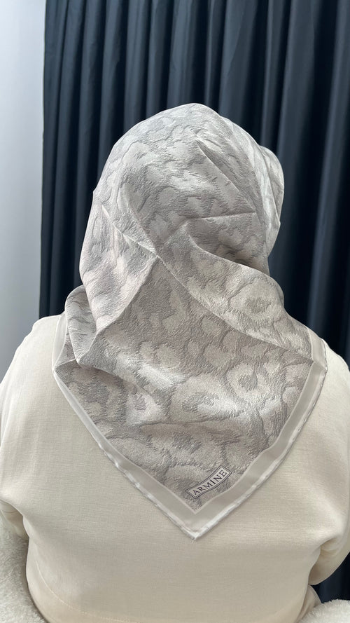 Armine '25-'26 Sura İpek Kış Sezonu Bej