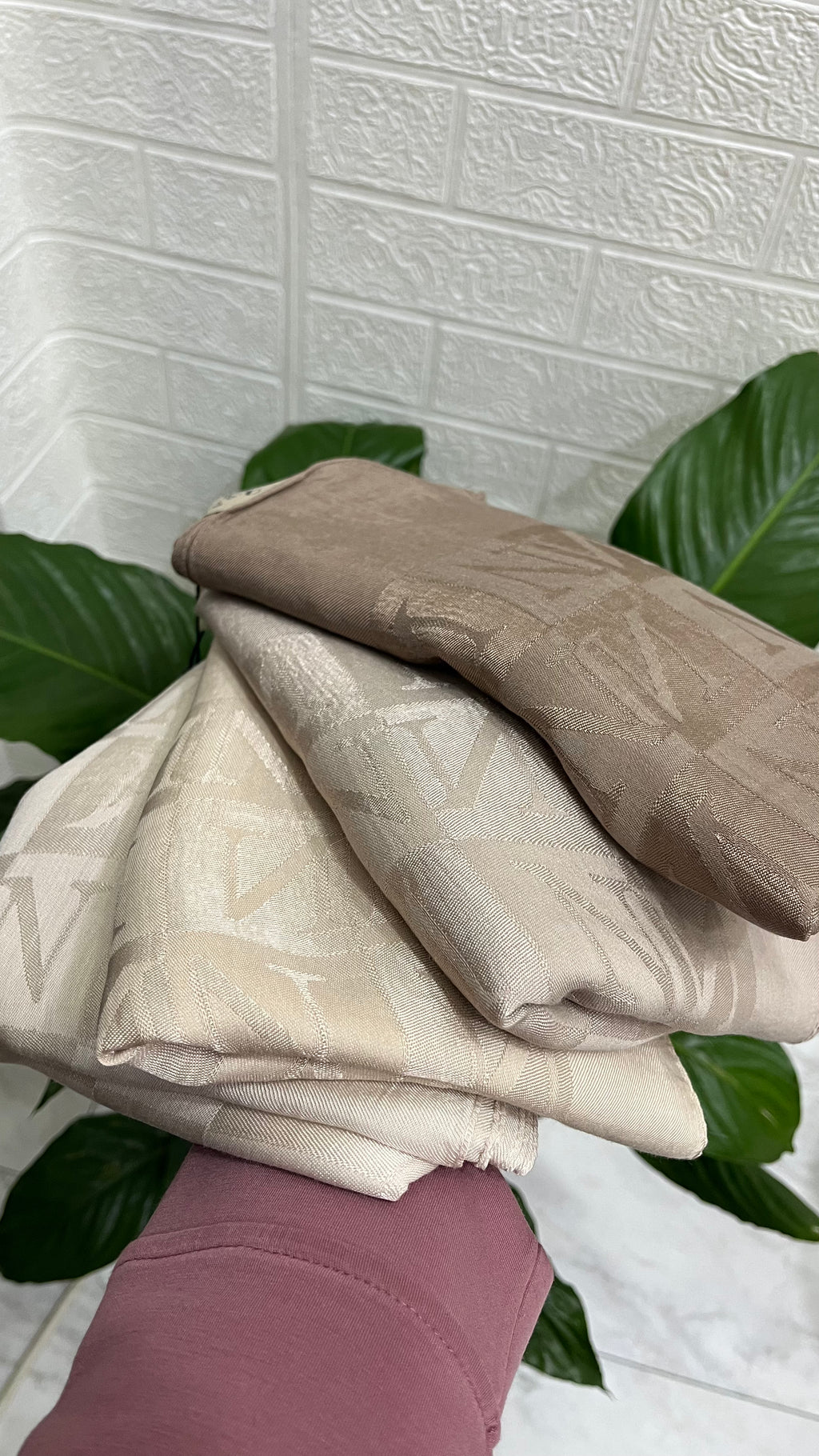 Noura Scarf Naia Şal Taş