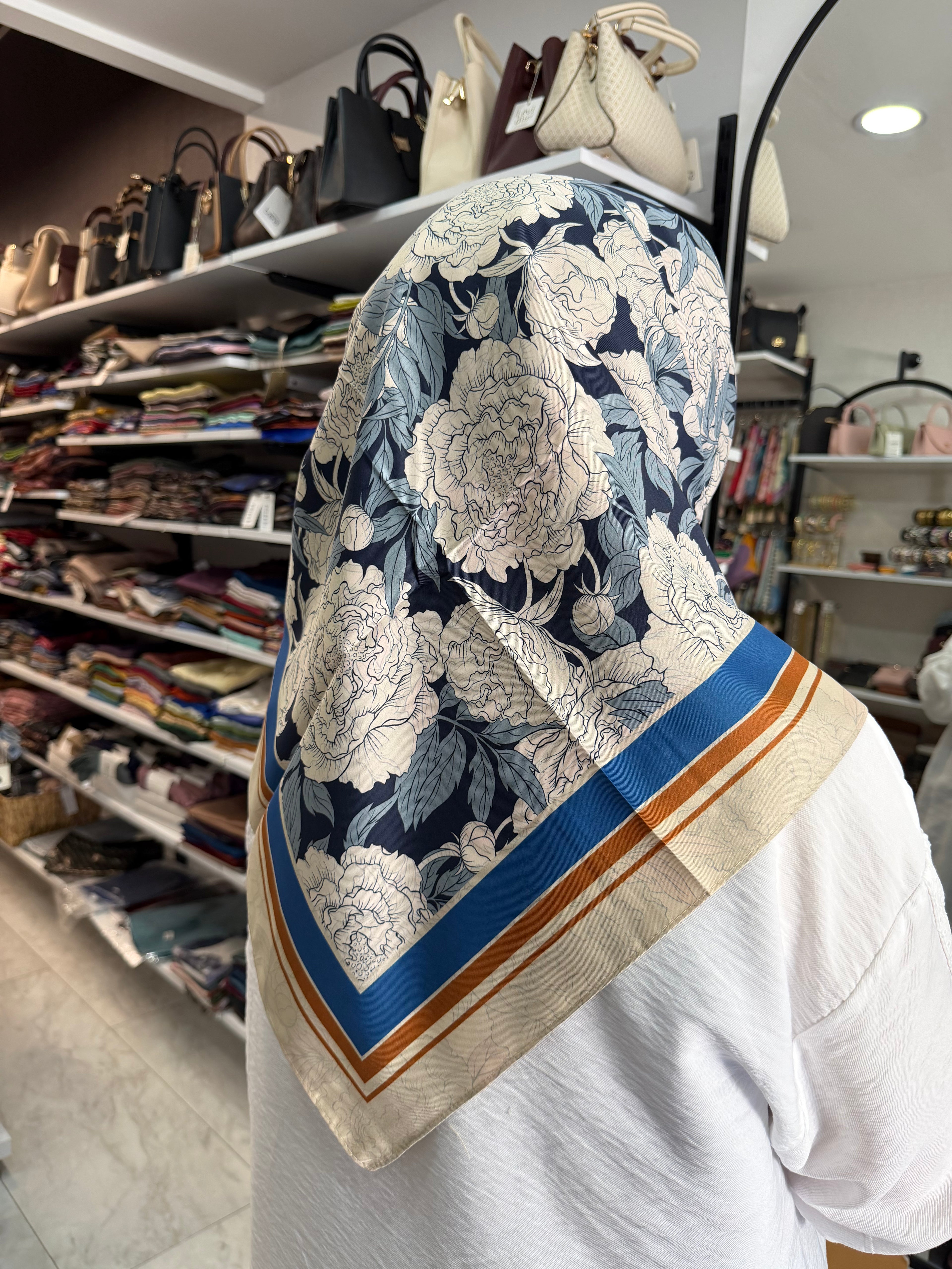 İthal Çift Taraflı Twill Eşarp Çiçek