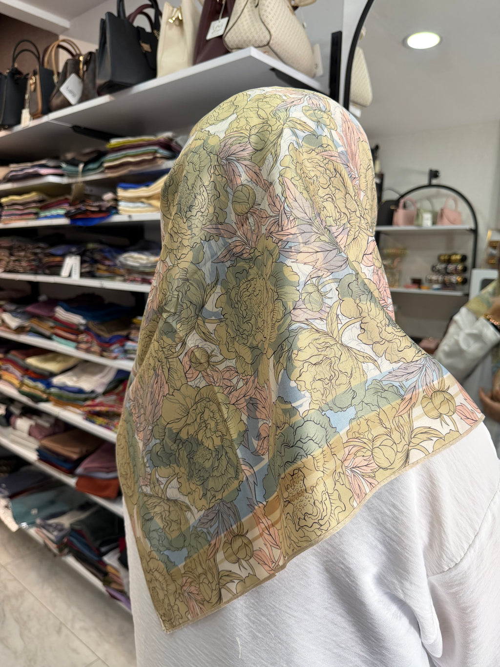 İthal Çift Taraflı Twill Eşarp Çiçek
