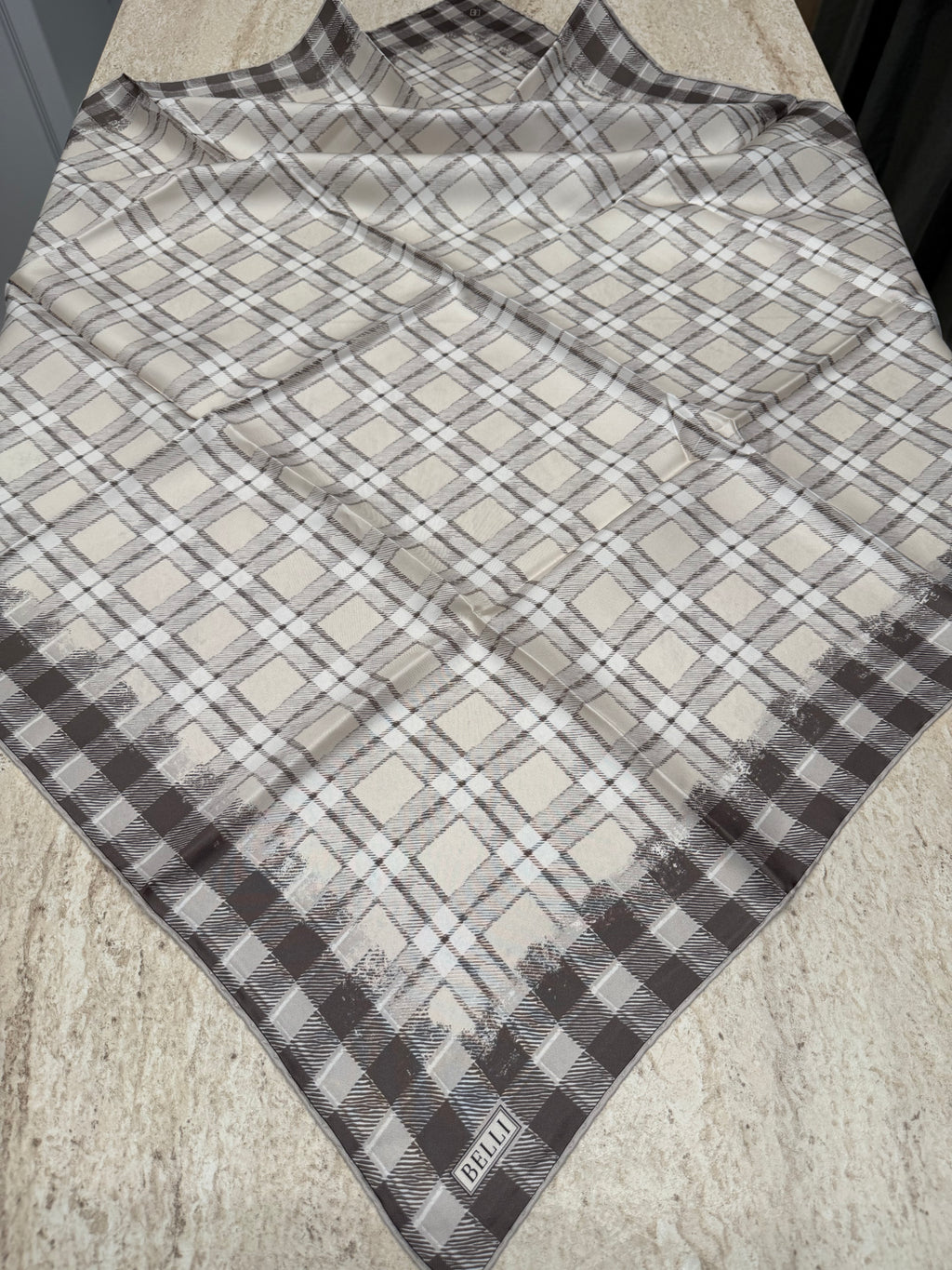 Belli Twill İpek Eşarp Ekose Bej