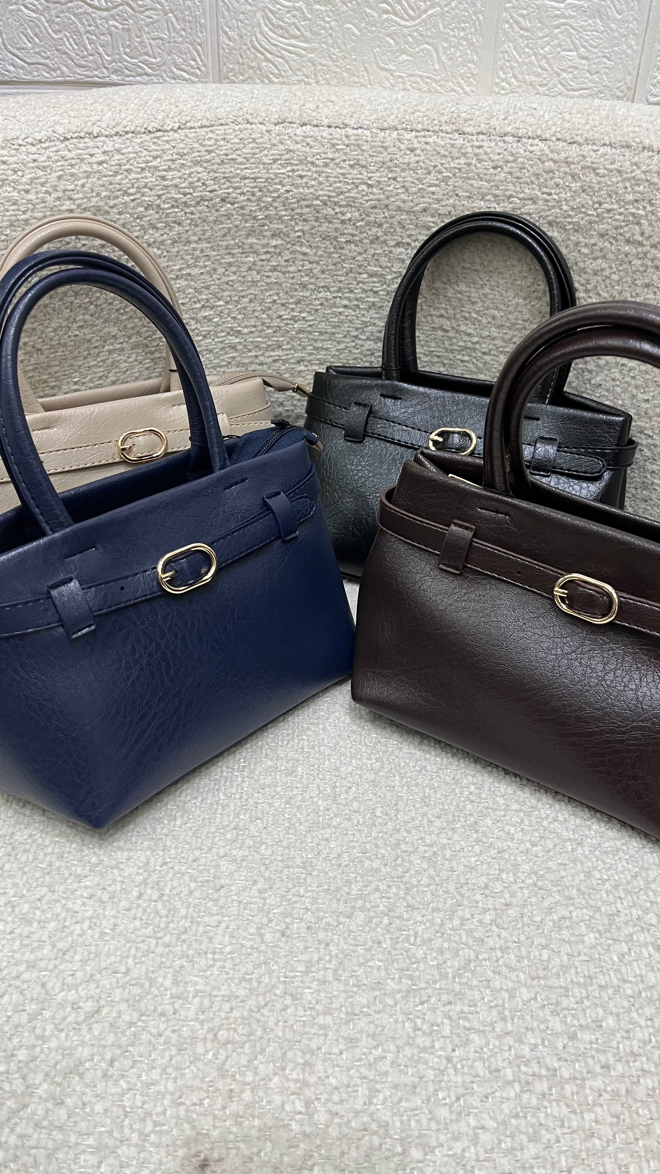 Deri Model Lacivert Çanta