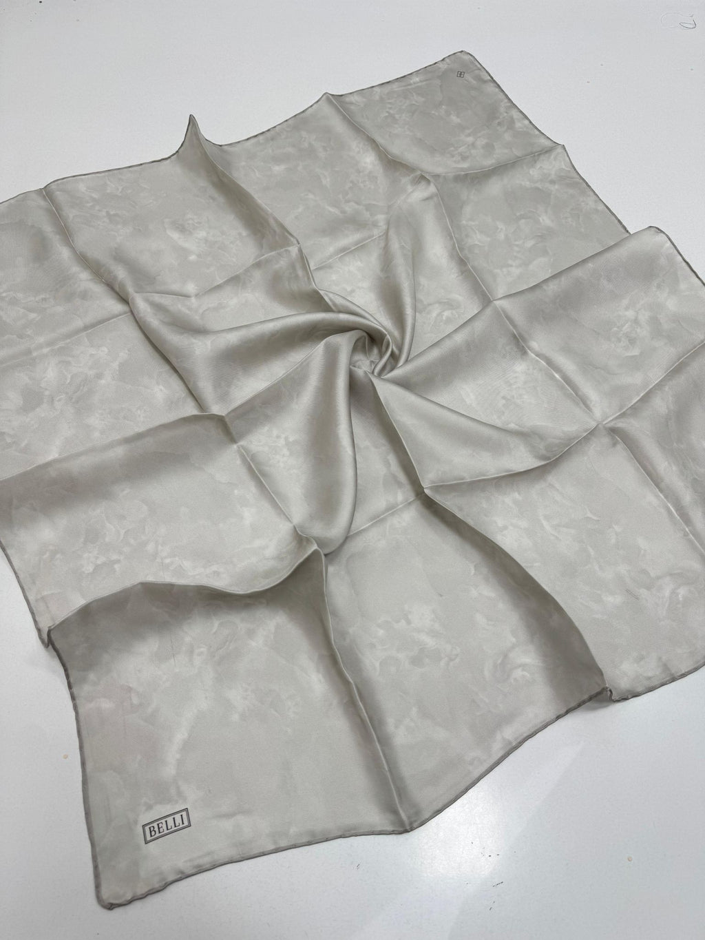 Belli'27 Kış Twill İpek Eşarp Gümüş