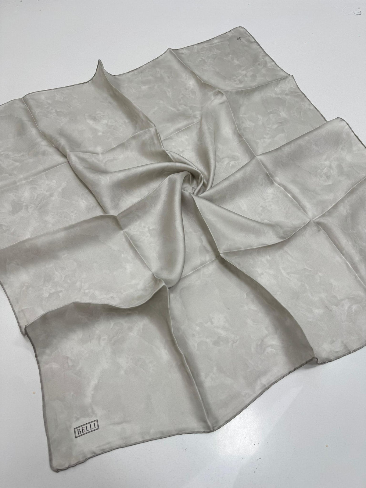 Belli'27 Kış Twill İpek Eşarp Gümüş