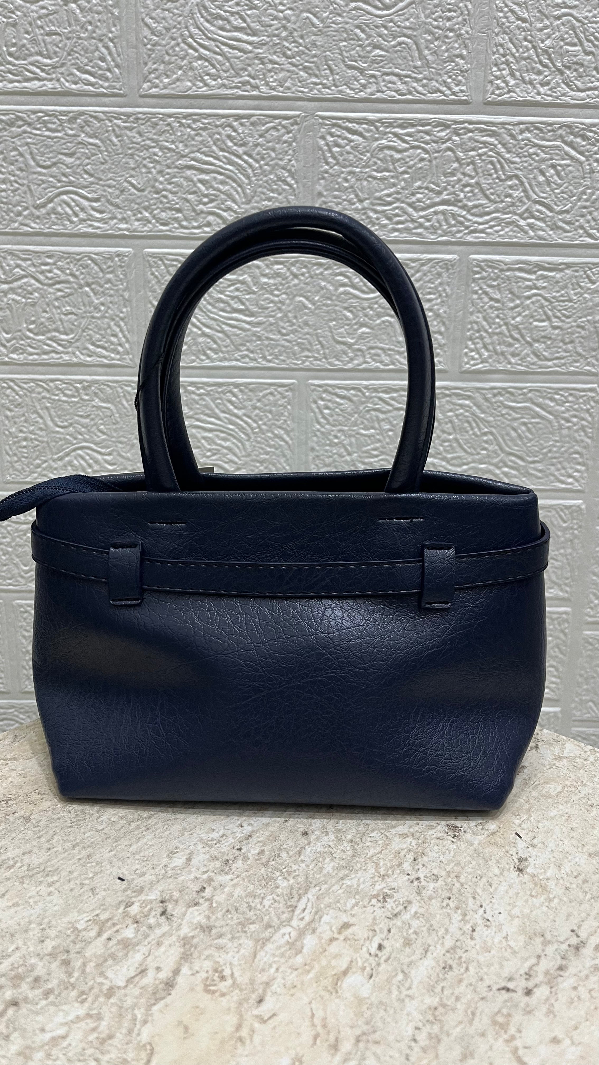 Deri Model Lacivert Çanta