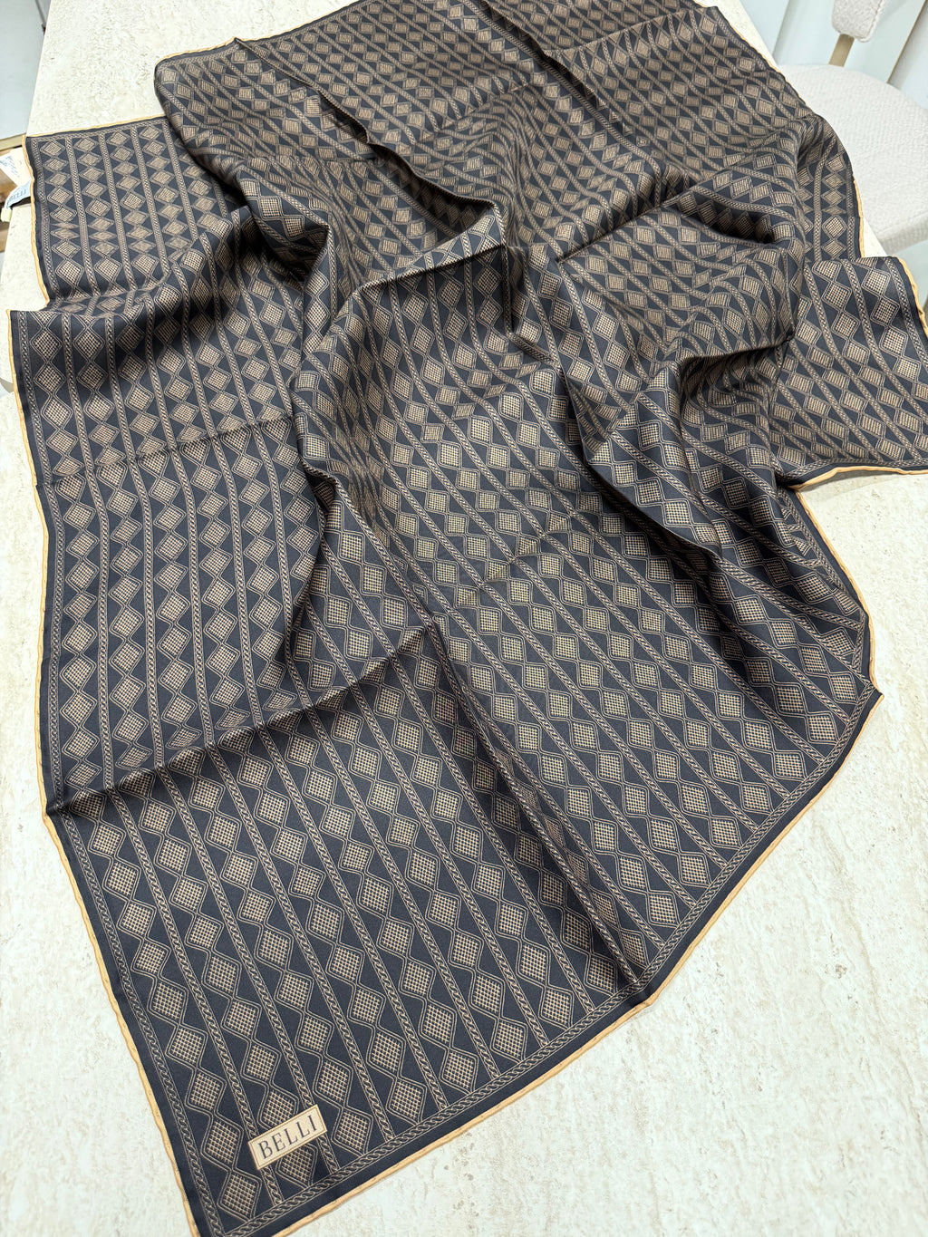 Belli'27 Kış Twill İpek Eşarp Siyah-Gold