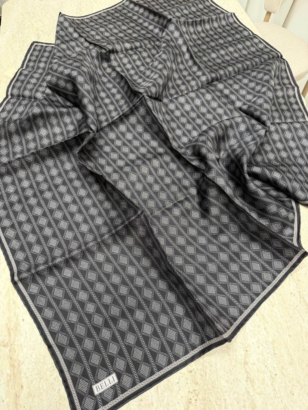Belli'27 Kış Twill İpek Eşarp Siyah-Beyaz