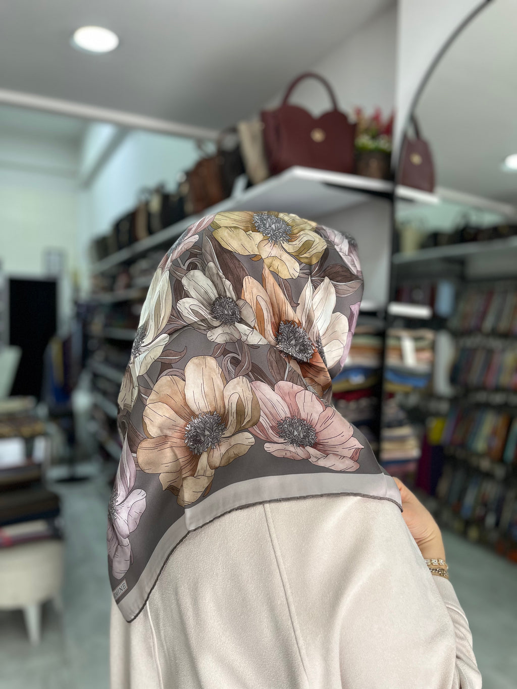 Armine '25-'26 Sura İpek Kış Sezonu Gri Çiçek