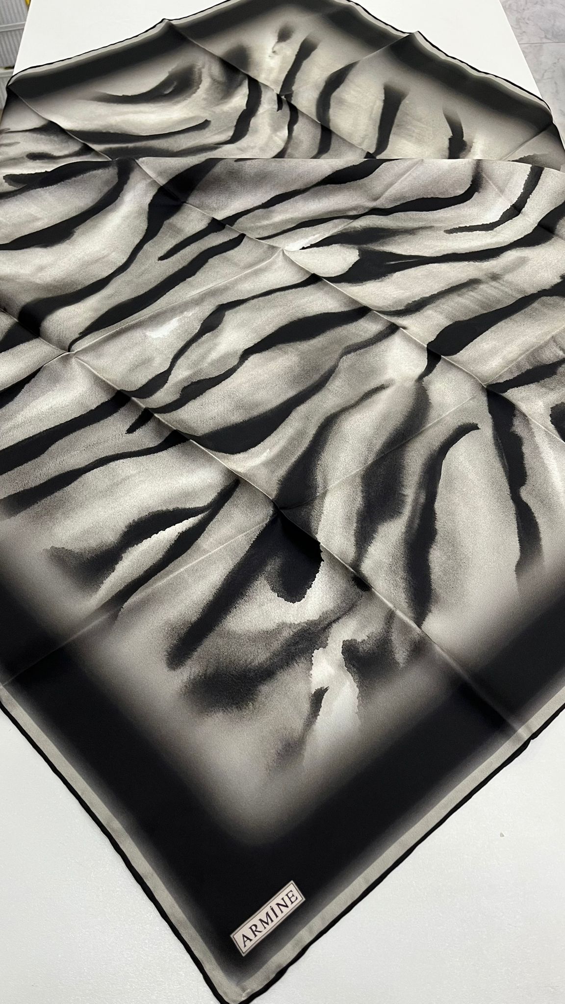 Armine Nostalji Twill İpek Eşarp Zebra Siyah