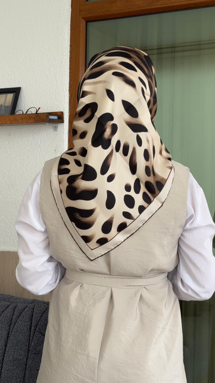 Armine 2025 Yaz sezonu Twill İpek Eşarp Leopar Camel