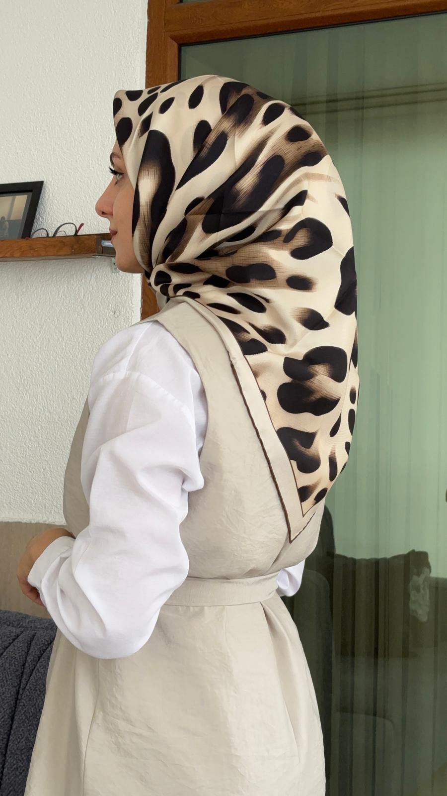 Armine 2025 Yaz sezonu Twill İpek Eşarp Leopar Camel