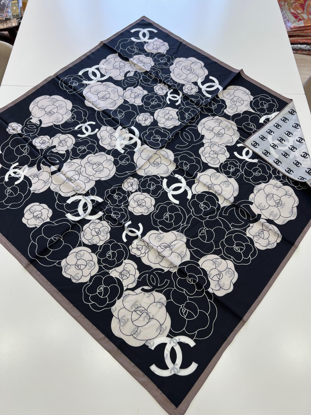 İthal Çift Taraflı Twill İpek Eşarp