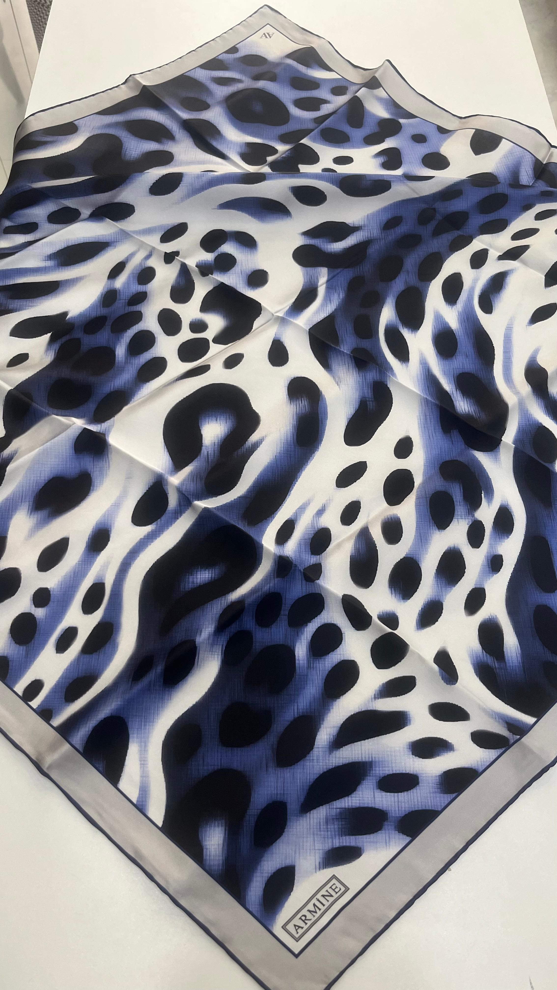 Armine 2025 Yaz sezonu Twill İpek Eşarp Leopar Lacivert