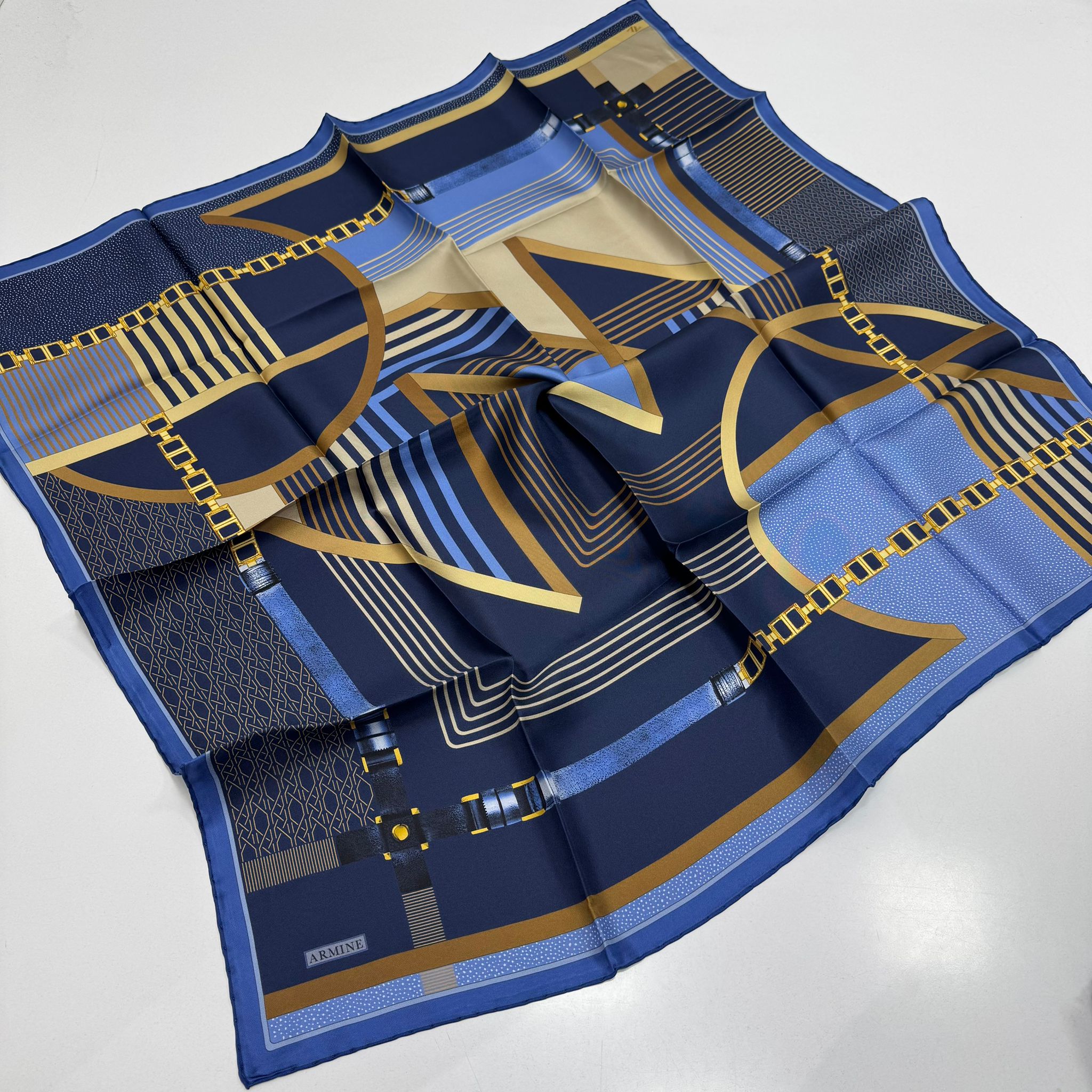 Armine'26 Twill İpek Yaz Sezonu Parlament