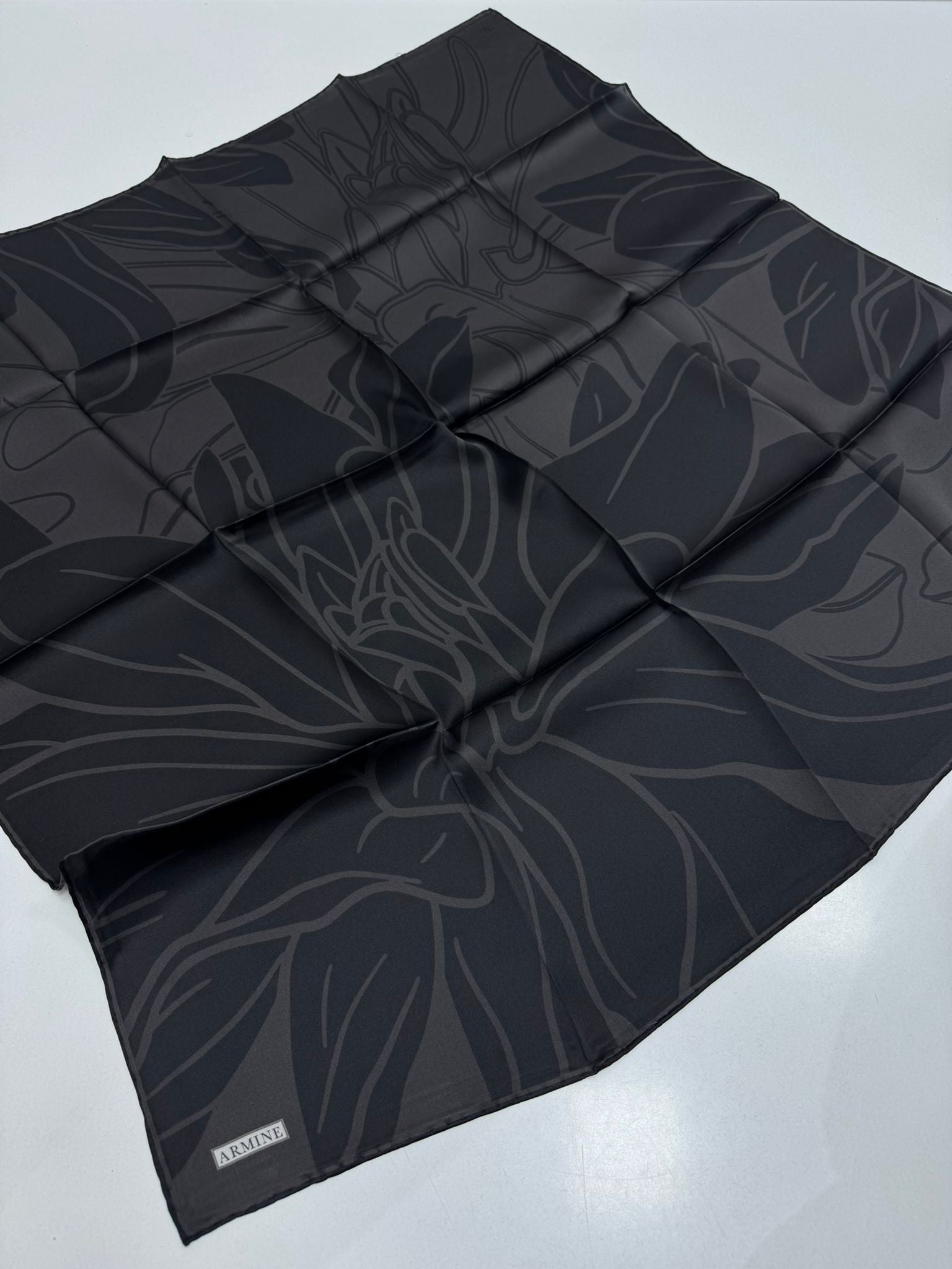 Armine'26 Sura İpek Yaz Sezonu Siyah