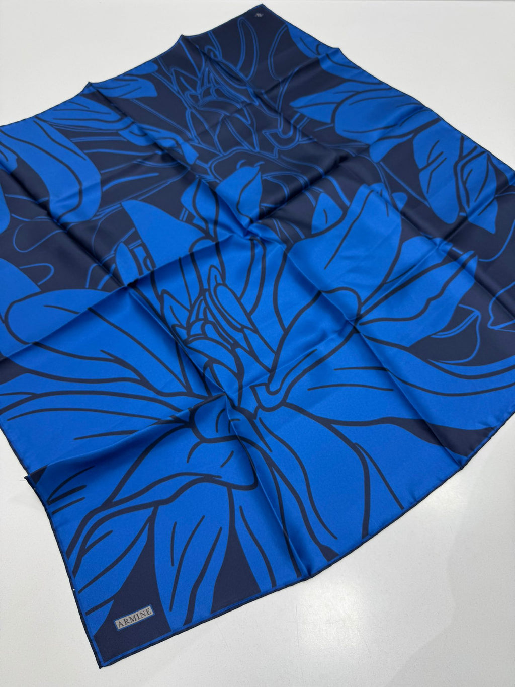 Armine'26 Sura İpek Yaz Sezonu Parlament