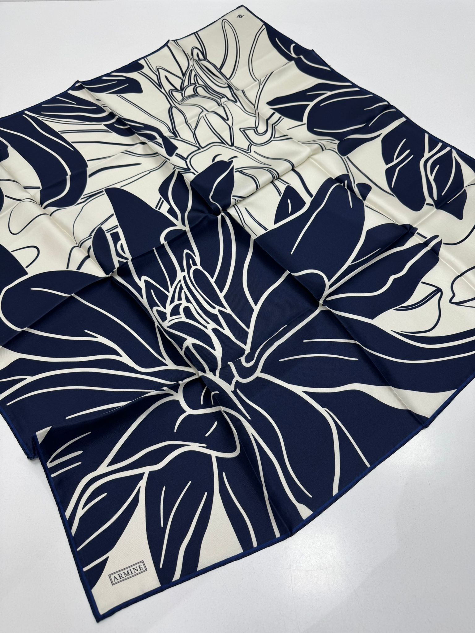 Armine'26 Sura İpek Yaz Sezonu Lacivert