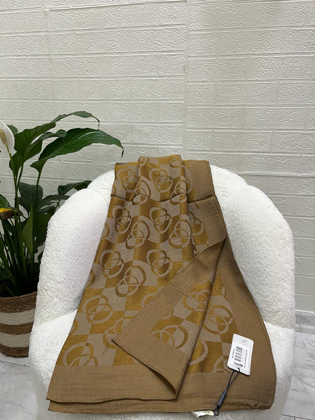 Noura Scarf Dama Şal Bal Küpü