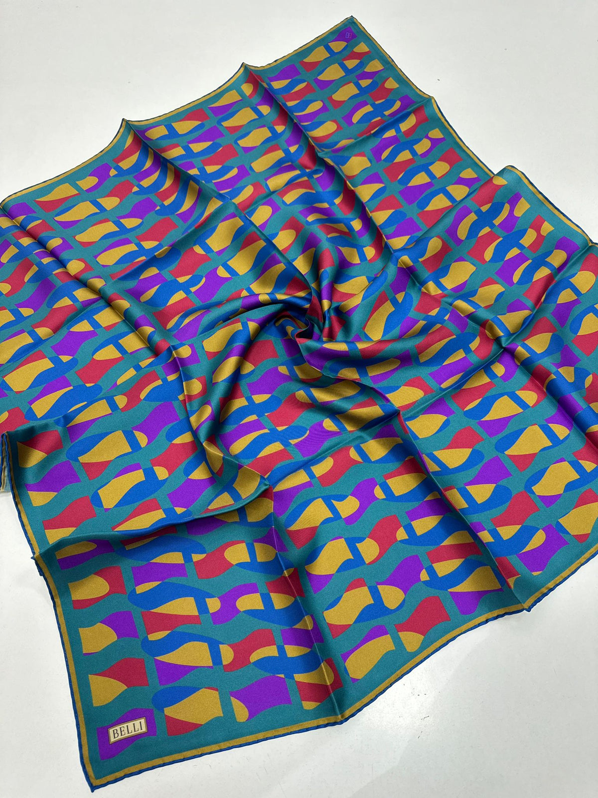 Belli'27 Kış Twill İpek Eşarp Santiago