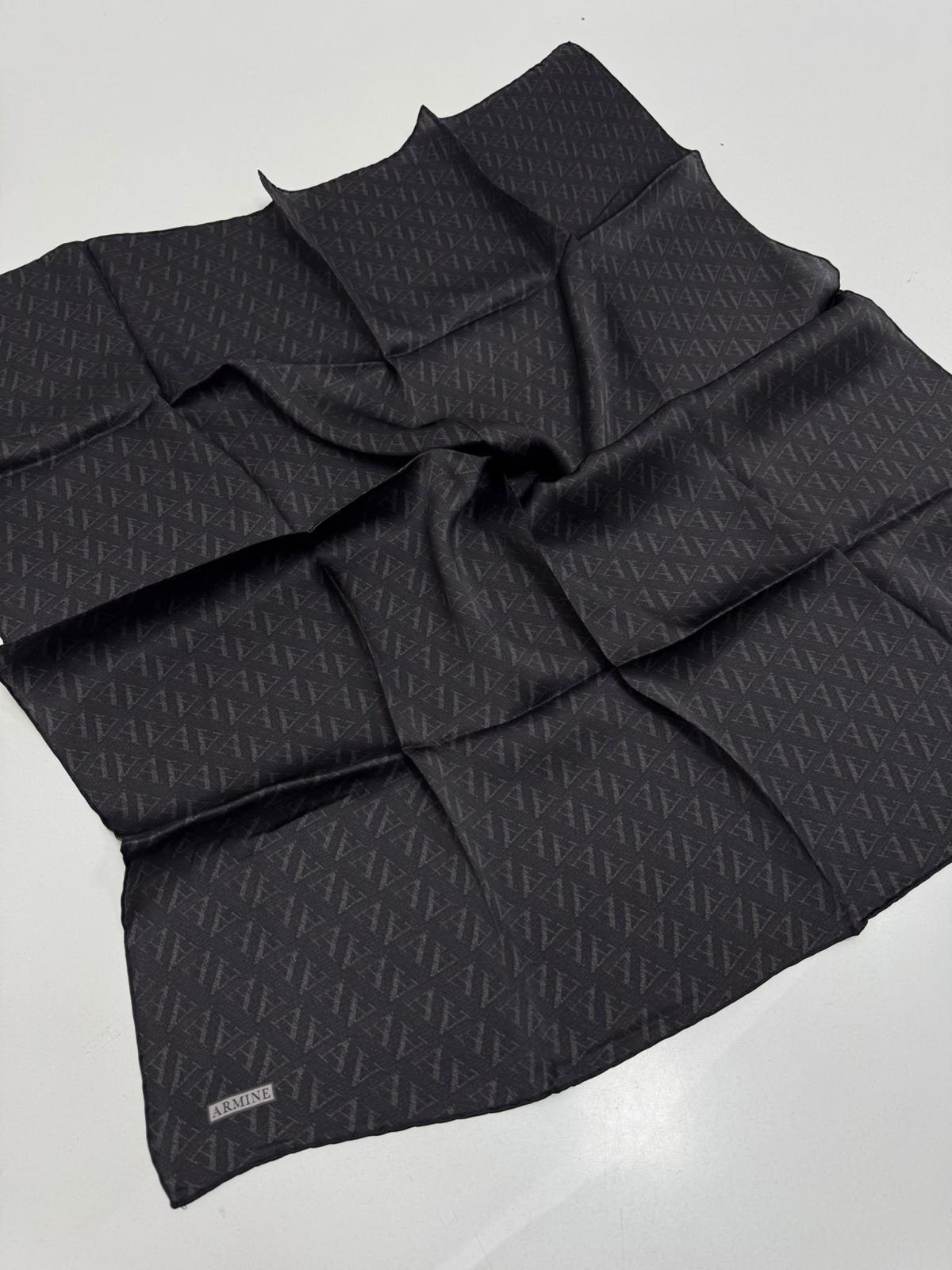 Armine '27 Kış Sezonu Twill İpek Logo Siyah